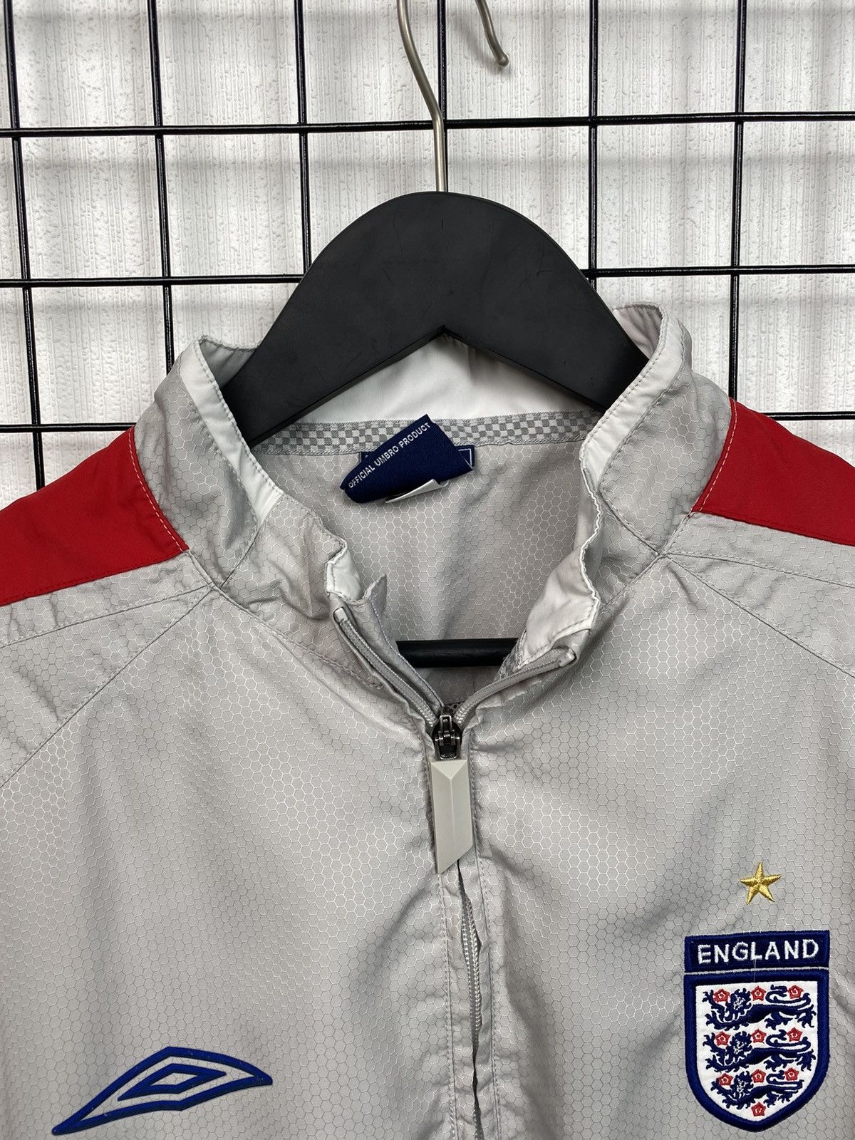 Umbro England Umbro soccer team training jersey L size football Size US L / EU 52-54 / 3 - 10 Thumbnail