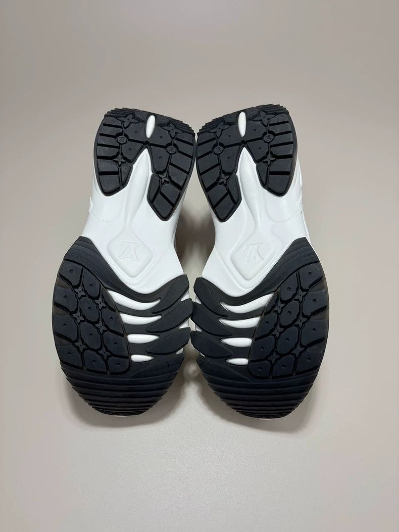 Louis Vuitton Louis Vuitton RUN55 presbyopic sneakers Size US 5.5 / EU 38 - 7 Thumbnail