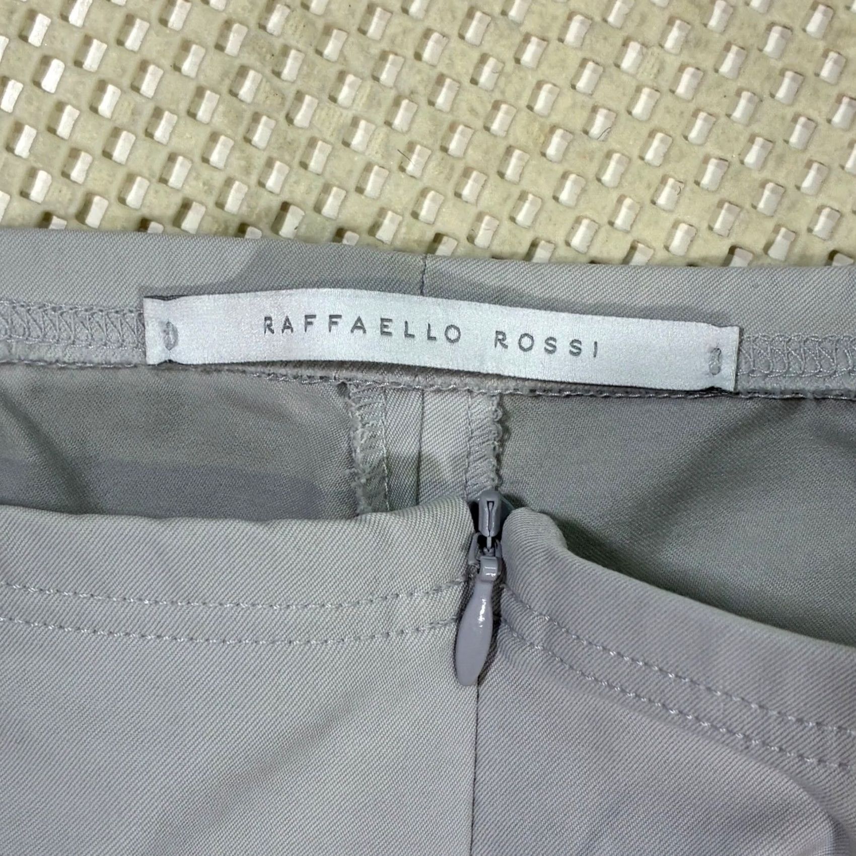 Vintage Raffaello Rossi Giga Light Grey Stretch Cigaret Pants Womens 36 US 6 Dress Pants Regular Zip Fly Solid Gray Womens Size 28" / US 6 / IT 42 - 5 Thumbnail