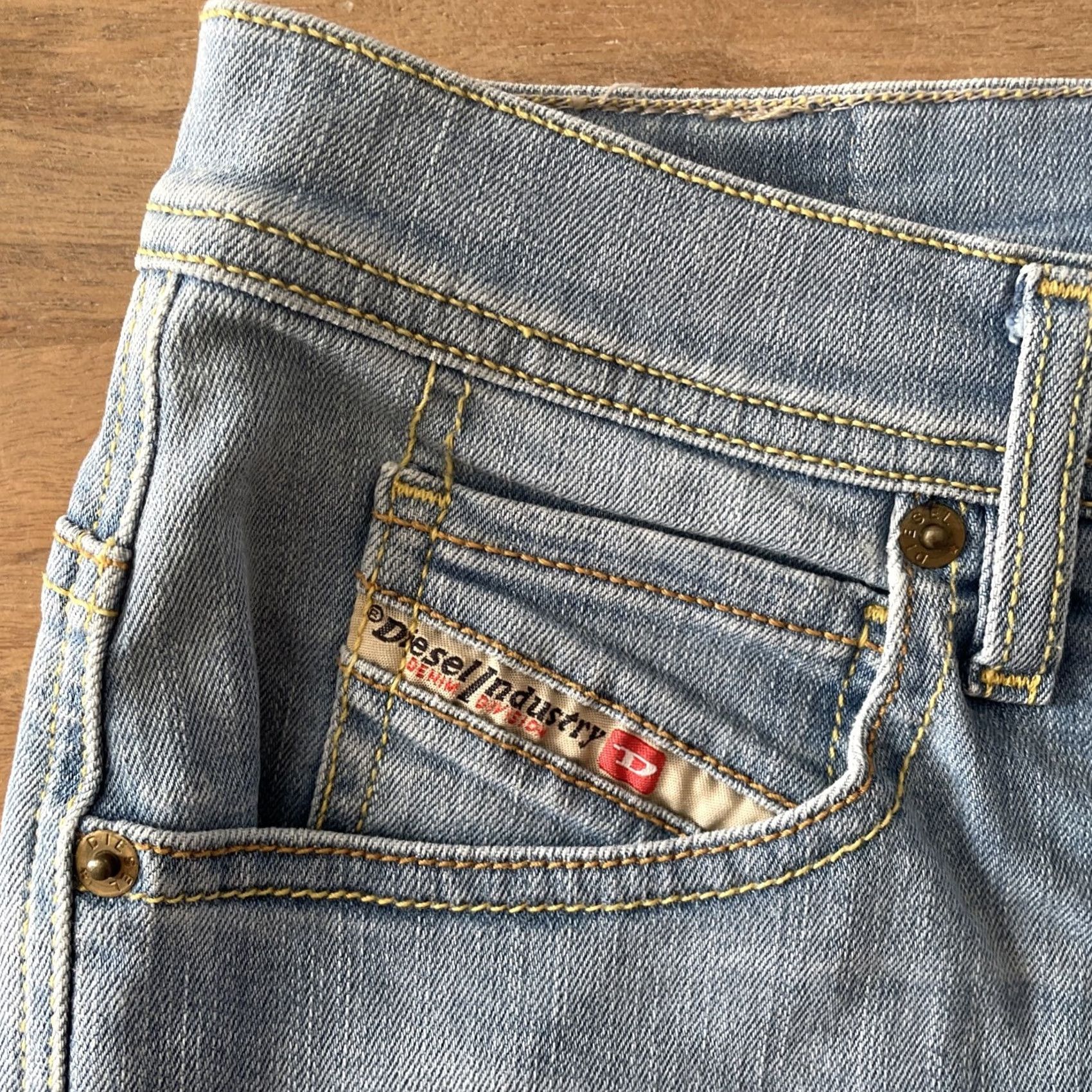 Diesel Diesel Denim Rolled Cuffed Shorts Womens 33 Waist Blue Light Wash Denim USA Zip 5-Pocket Pockets Logo Button Regular Fit Short Size 24" / US 00 / IT 34 - 3 Thumbnail