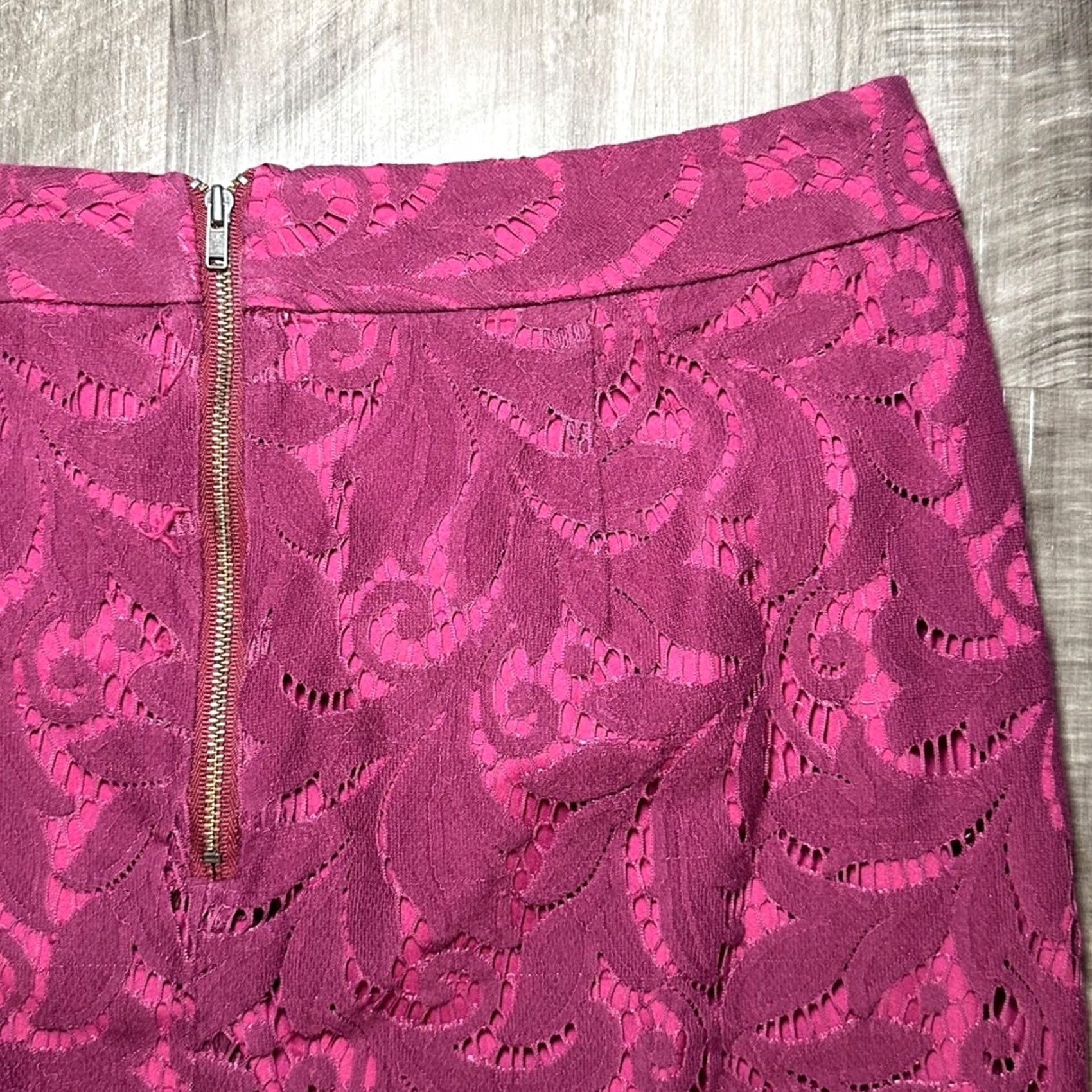 Vintage CAbi Plumberry Frolic Lace Overlay Pencil Skirt - 6, Purple, Women, Knee Length, Regular, Straight & Pencil, Skirt, 31" Waist (Size 6) Size 28" / US 6 / IT 42 - 3 Thumbnail
