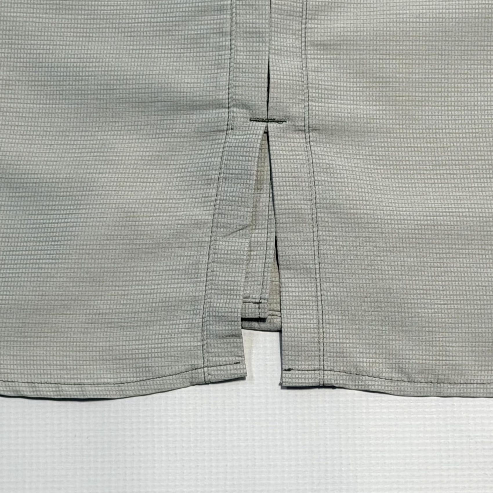 Mountain Hardwear Mountain Hardwear Shirt Mens L Gray Long Sleeve Button Zip Pocket Hiking Size US L / EU 52-54 / 3 - 4 Thumbnail