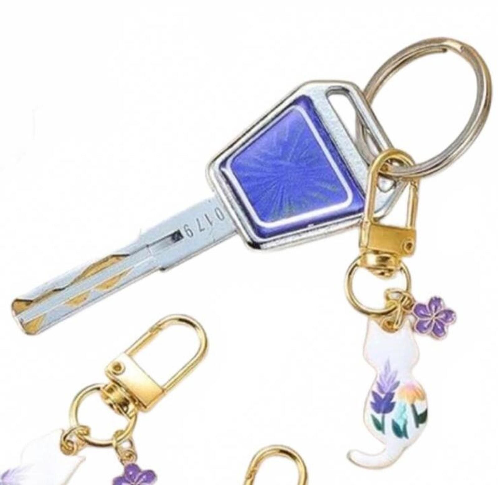Other Cat Key Chain Purse Charm Women’s Gold Floral Animal Print Size ONE SIZE - 3 Thumbnail