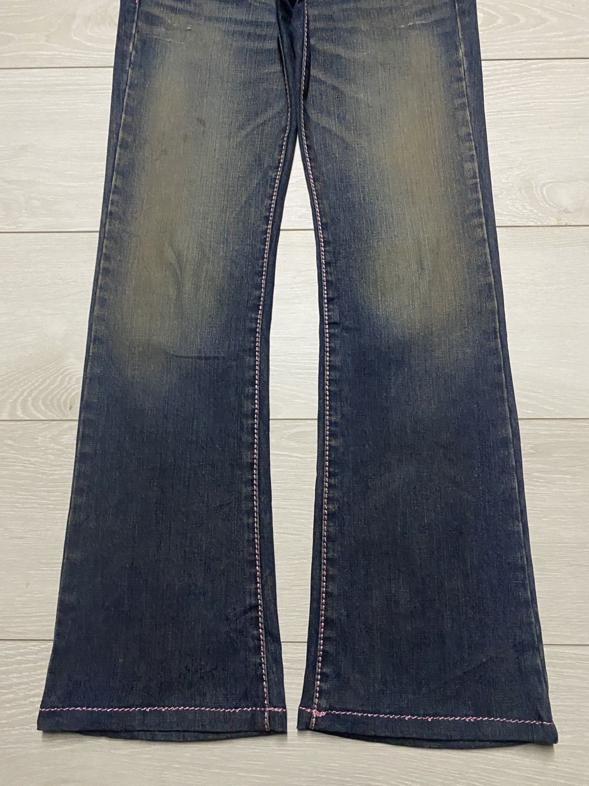Japanese Brand Woman Vintage Japanese Brand Mud Wash Distressed Flare Jeans Size US 26 / EU 42 - 5 Thumbnail