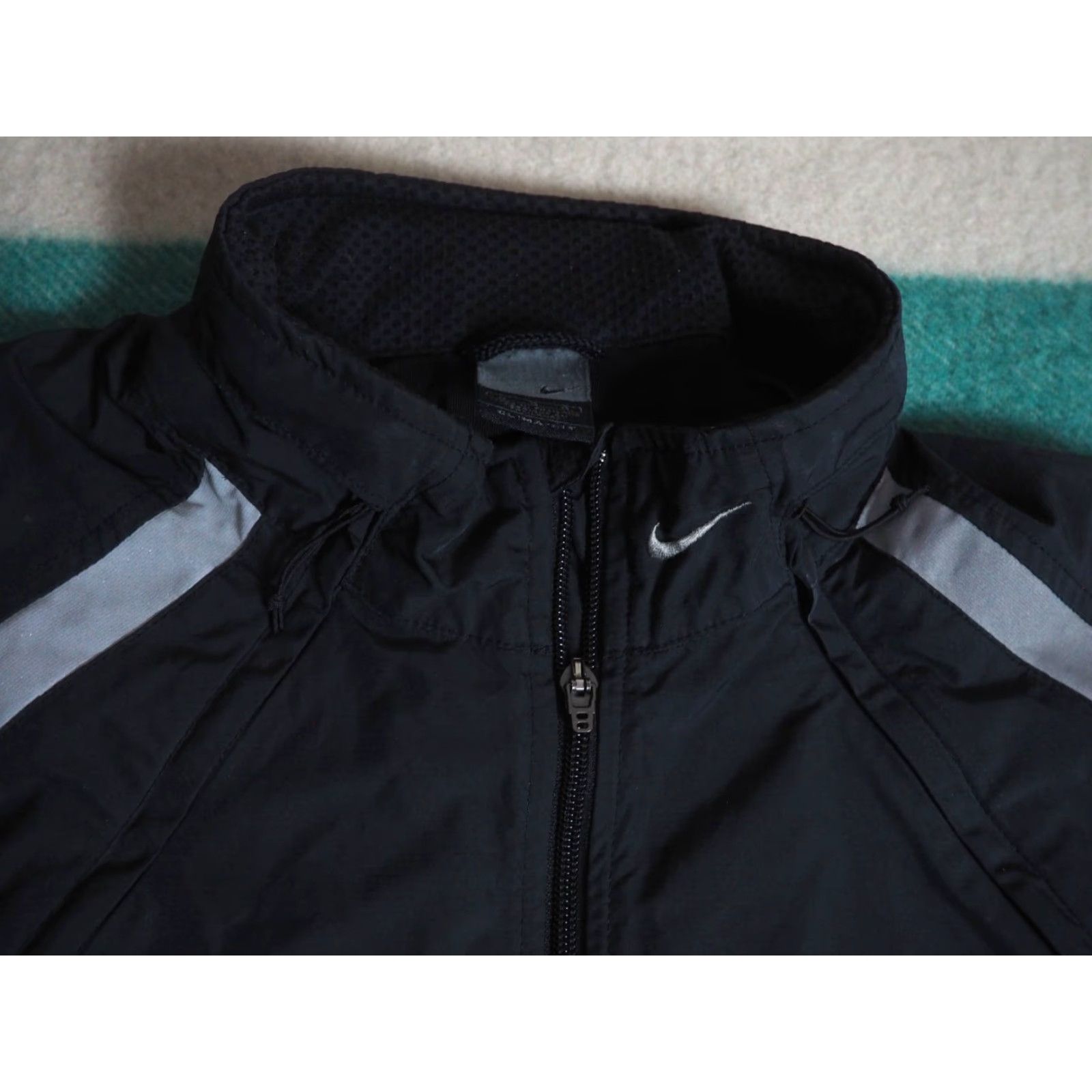 Nike VINTAGE Nike Windbreaker Jacket Climalite Dark Gray Nylon Logo Mini Swoosh L Men Size L Size US L / EU 52-54 / 3 - 3 Thumbnail