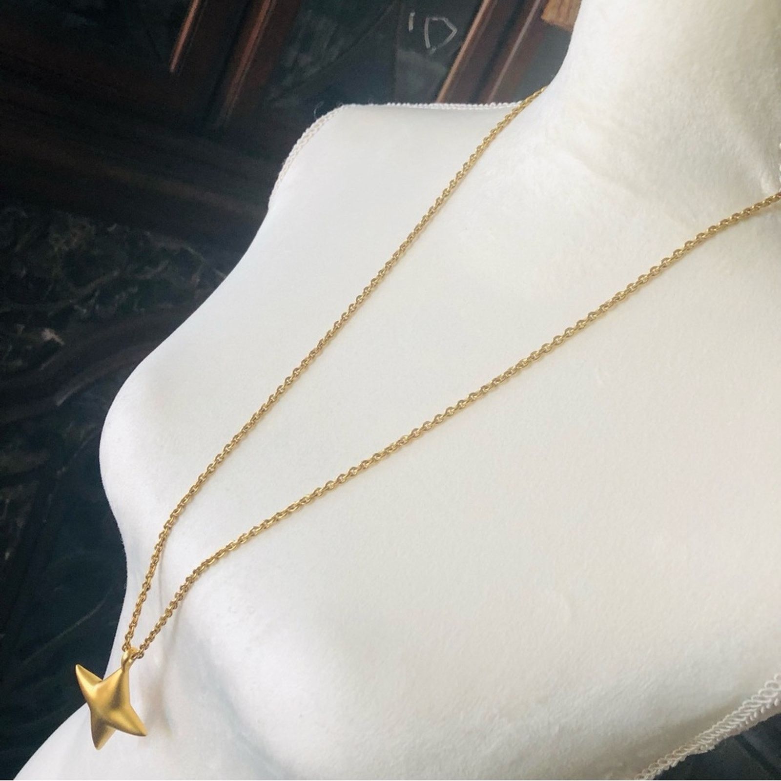 Jewelry Liz Claiborne matte gold 4 point star pendant necklace Size ONE SIZE - 4 Thumbnail