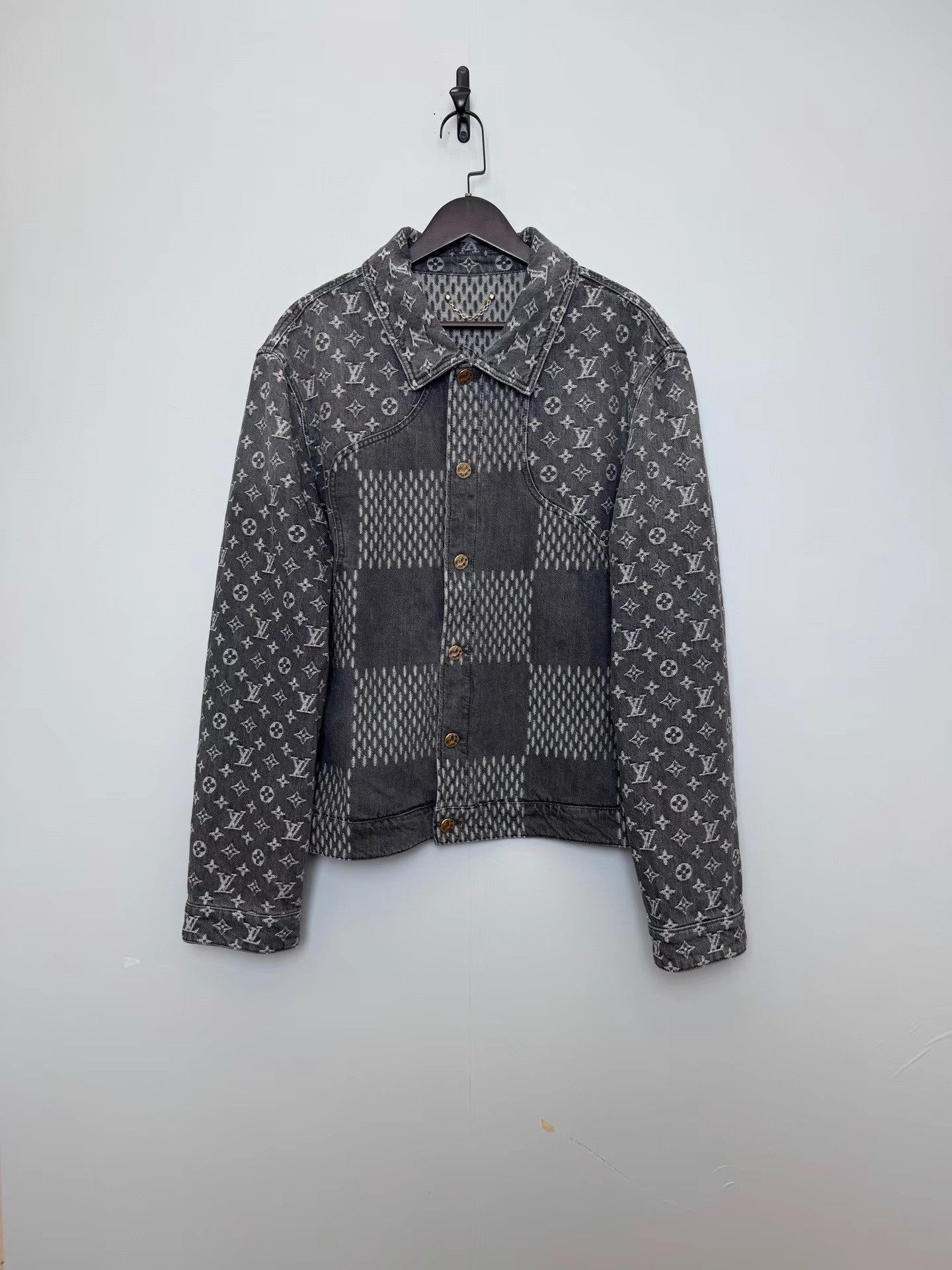 Louis Vuitton Louis Vuitton Nigo Patchwork Denim Trucker Jacket K36 Size US L / EU 52-54 / 3 - 1 Thumbnail