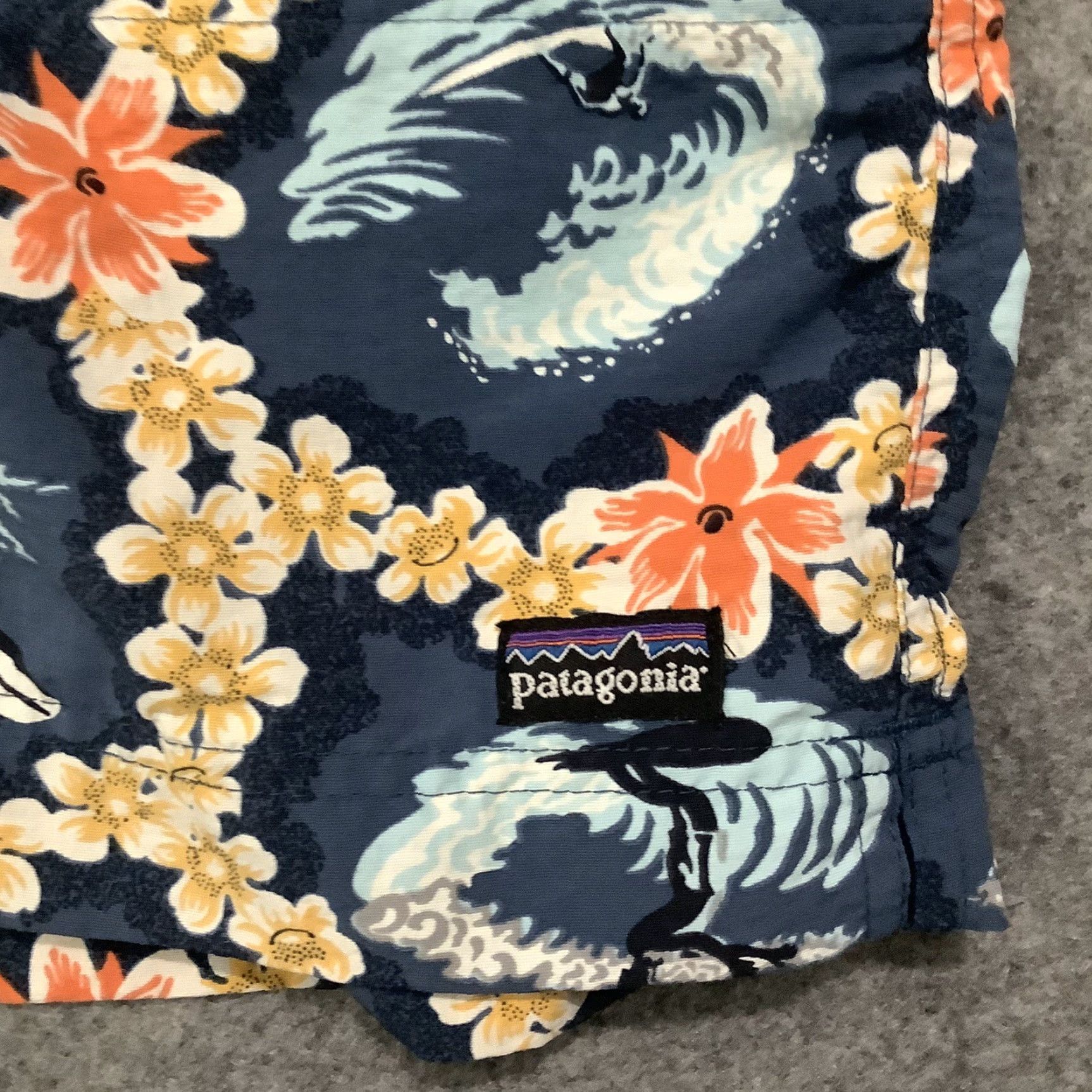 Patagonia Patagonia Bermuda Shorts Men Blue Board Shorts 2XL 16-18 Casual Travel Lightweight Pockets Logo Floral Pattern Size US 32 / EU 48 - 2 Thumbnail
