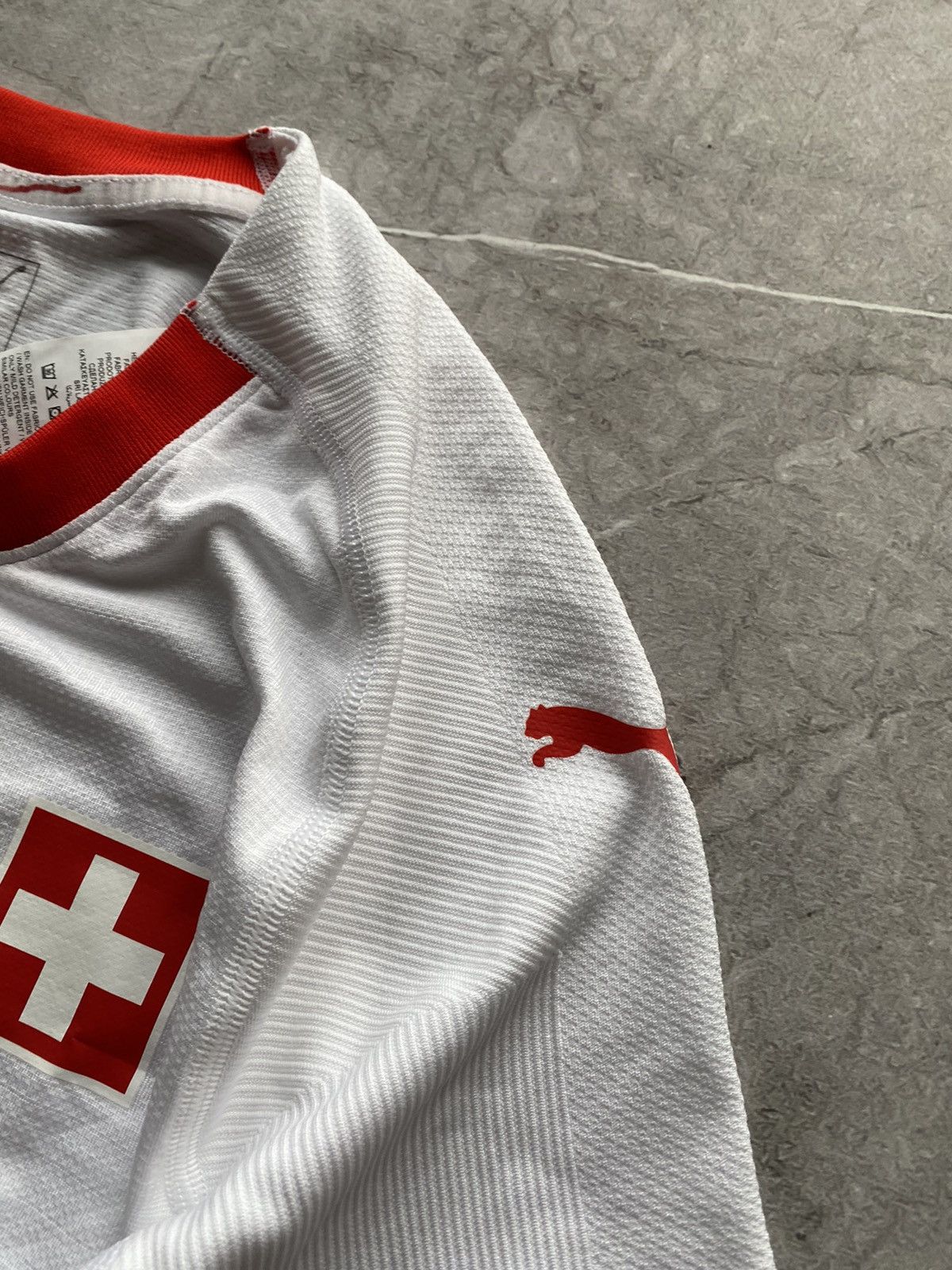 Puma Puma Switzerland Team 2018/19 #16 WUEST Away Soccer Jersey Size US M / EU 48-50 / 2 - 12 Thumbnail