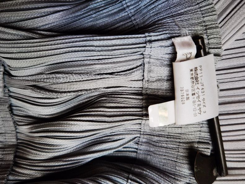Issey Miyake Issey Miyake size:3 Grey pleated shorts Size 31" - 4 Thumbnail