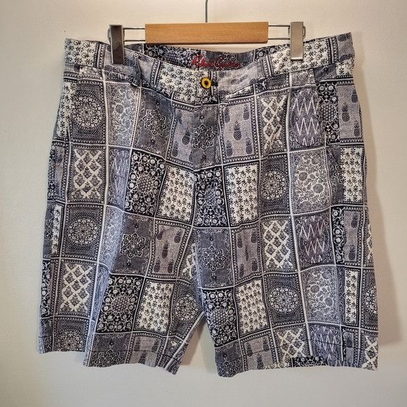 Robert Graham Robert Graham Blue hite Pineapple Patchwork Shorts - Size 36 Size US 36 / EU 52 - 1 Thumbnail