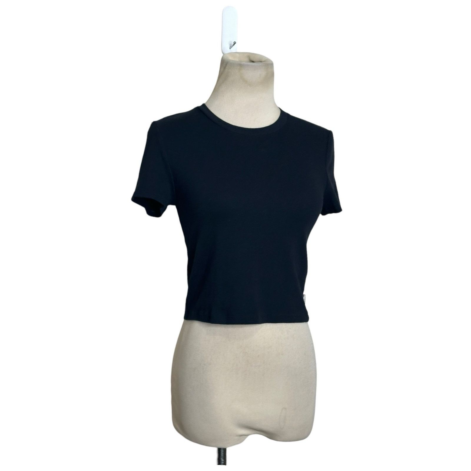 TNA TNA black short sleeves crop fitted T shirt size Medium Size M / US 6-8 / IT 42-44 - 12 Thumbnail