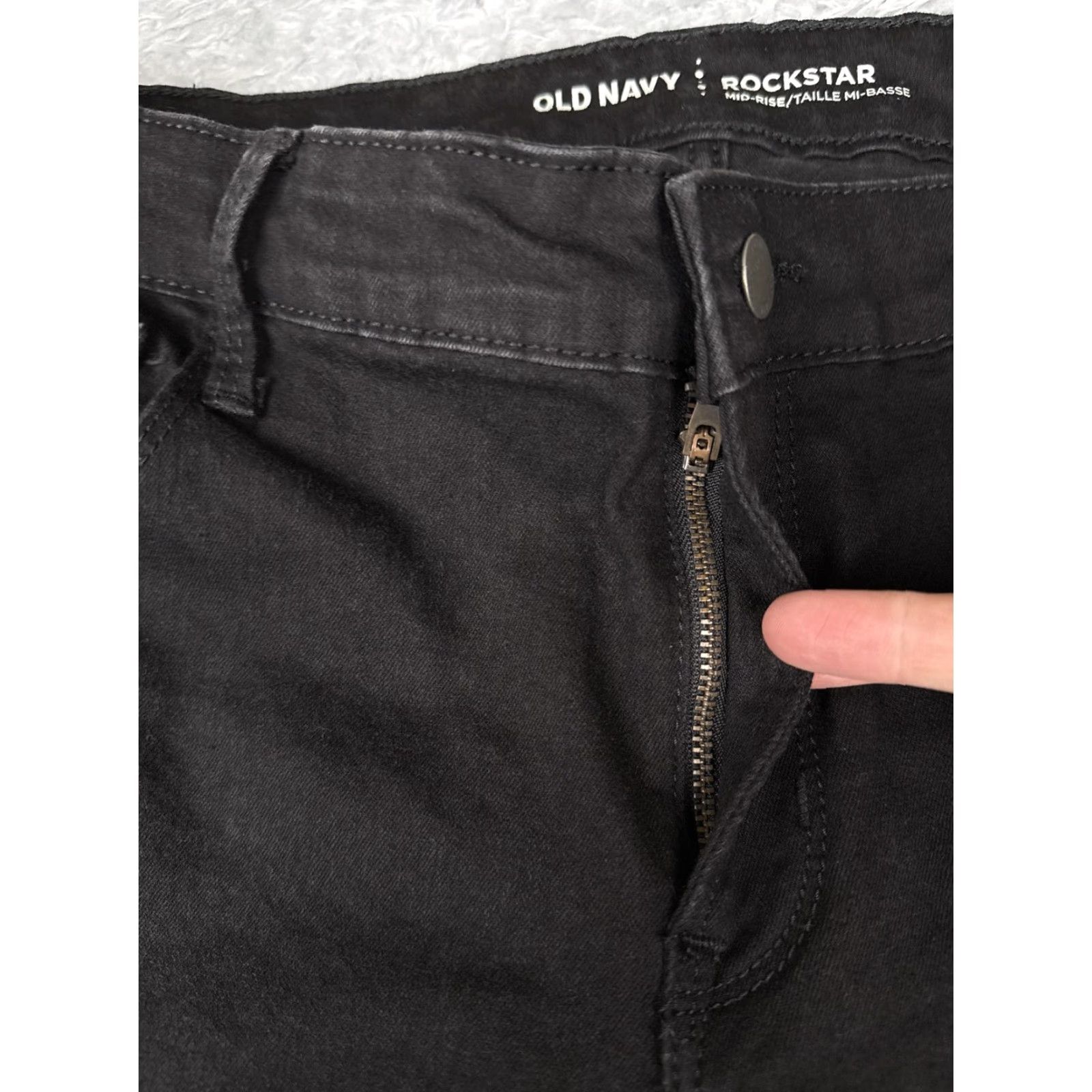 Old Navy Old Navy Jeans Womens 14 Regular Black Rockstar Mid Rise Skinny Stretch Denim Shirt? Size 36" / US 14 / IT 50 - 5 Thumbnail