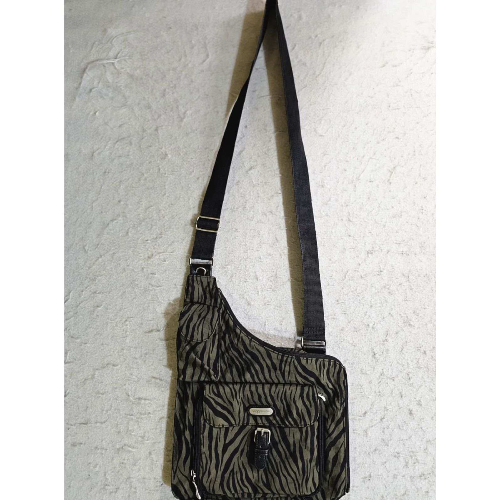 Vintage baggallini Crossbody Bag Adults Medium Green Black Zebra Nylon Messenger Travel Zip-Around Size ONE SIZE - 2 Thumbnail