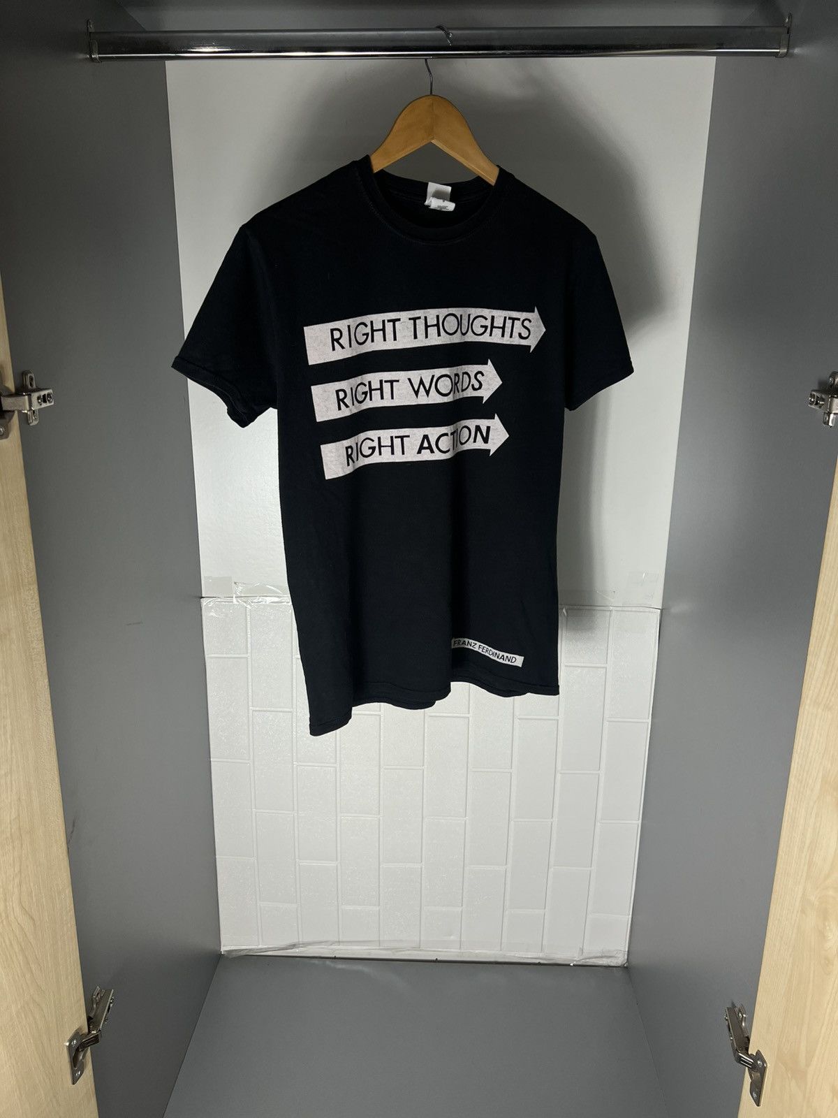 Band Tees VINTAGE FRANZ FERDINAND EUROPEAN TOUR ROCK T-SHIRT Y2K 90s Size US M / EU 48-50 / 2 - 5 Thumbnail
