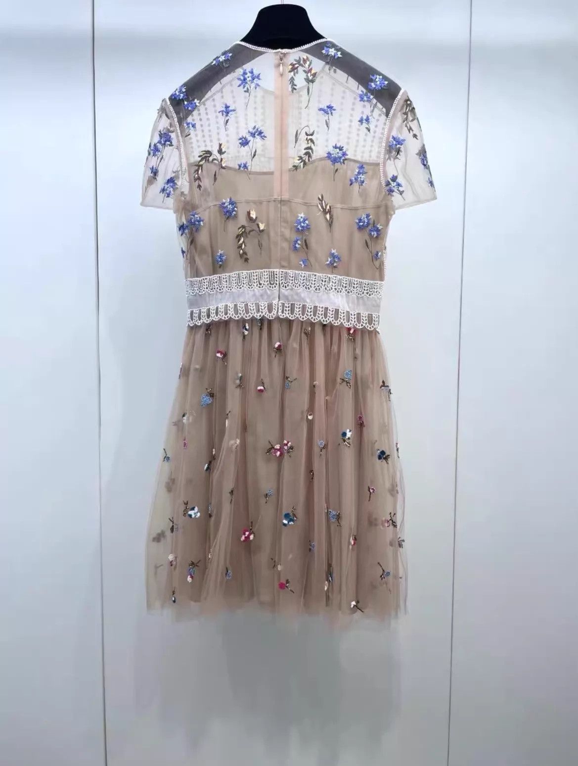 Valentino Valentino Embroidered Beaded Dress Women's 40 98 New Size S / US 4 / IT 40 - 3 Thumbnail