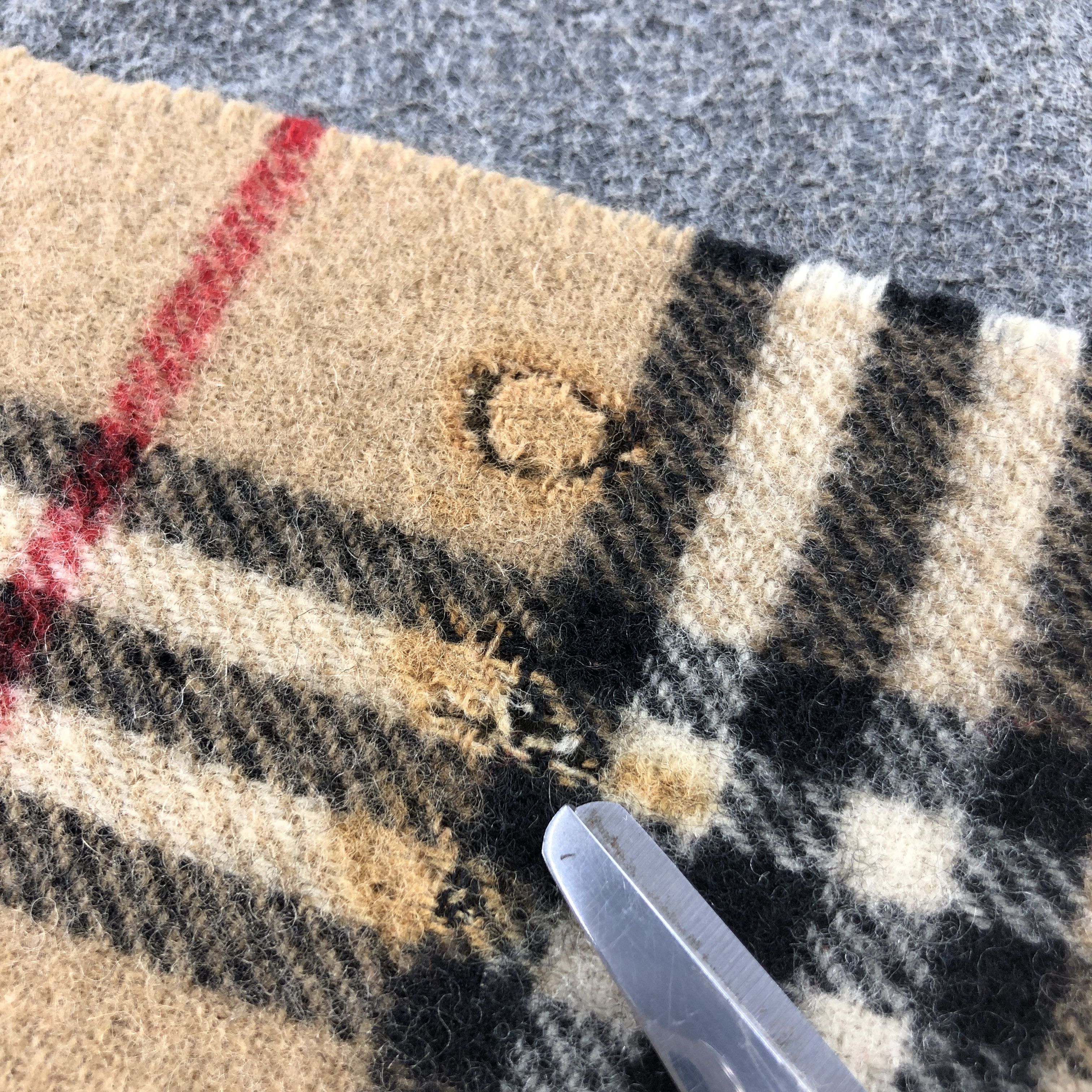 Burberry Burberrys Nova Check Tan Wool Scarf Muffler V2820 Size ONE SIZE - 7 Thumbnail