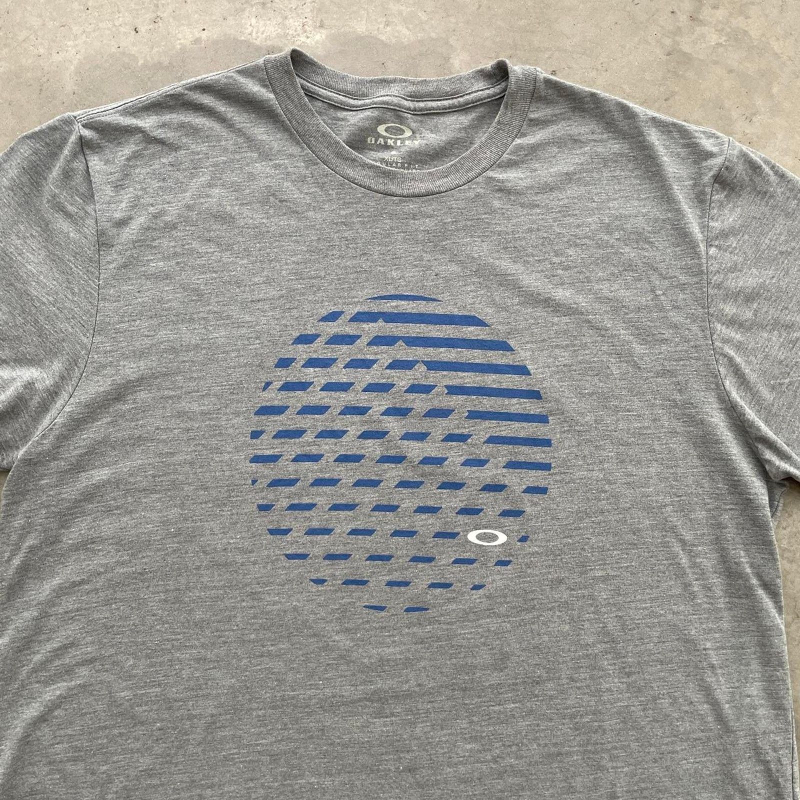 Oakley Oakley Grey Graphic T-Shirt Size US XL / EU 56 / 4 - 2 Thumbnail
