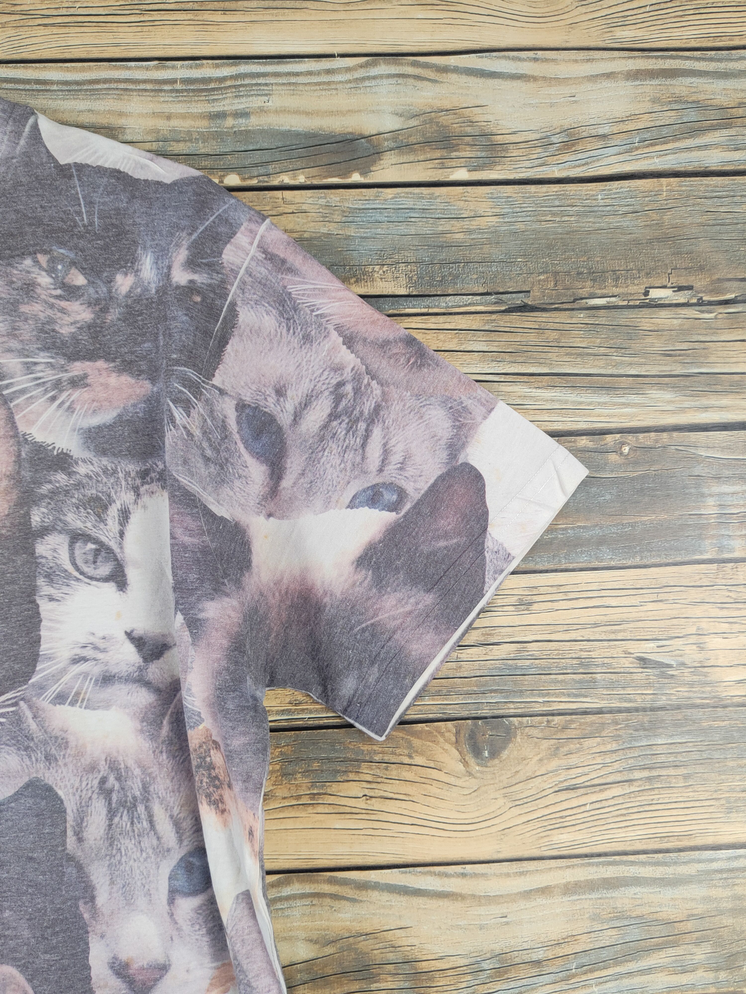 Vintage DL Cat fullprint vintage Ivory Short Sleeve T-shirt #2573 Size US L / EU 52-54 / 3 - 6 Thumbnail