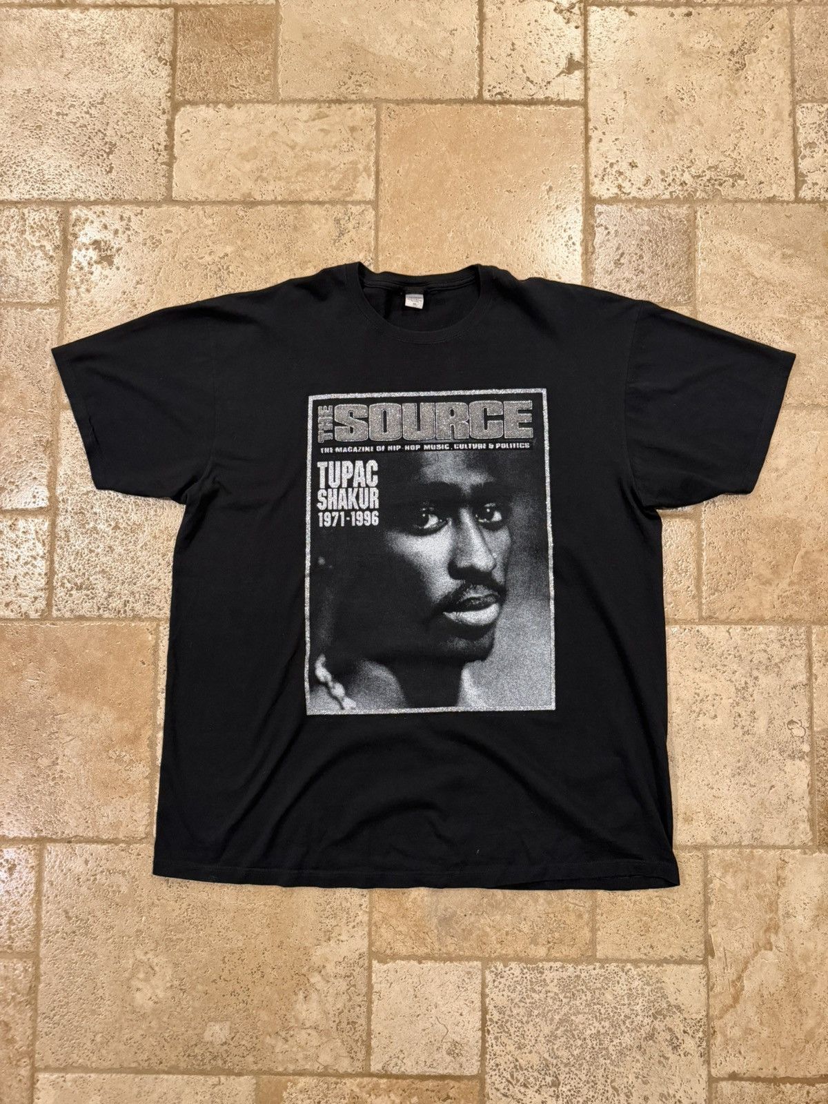 Vintage Vintage Tupac Big Face The Source Magazine Black Rap Tee Size US XXL / EU 58 / 5 - 7 Thumbnail