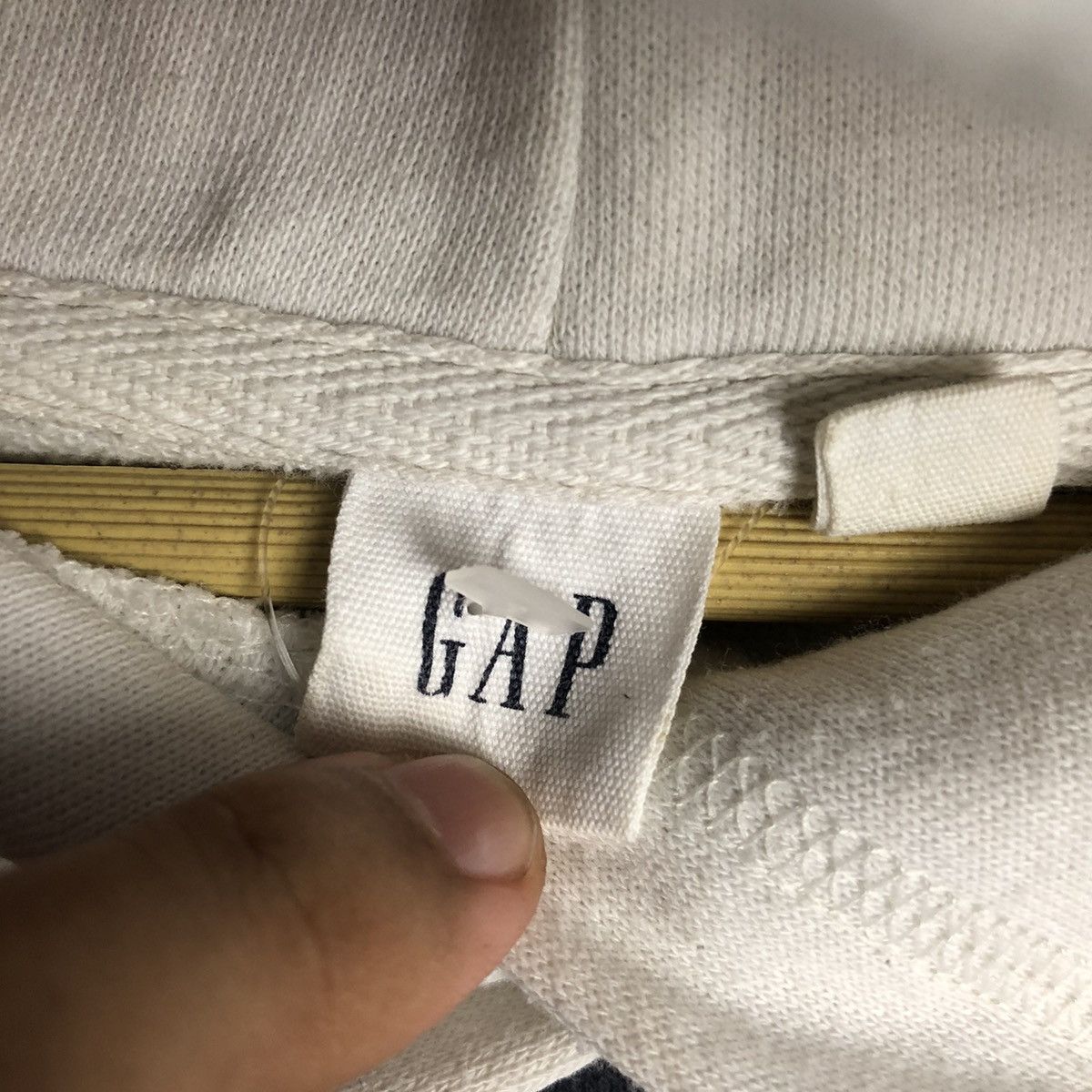 Gap DL Gap Big Font baggie White Hoodie sweatshirt #A378 Size US M / EU 48-50 / 2 - 9 Thumbnail