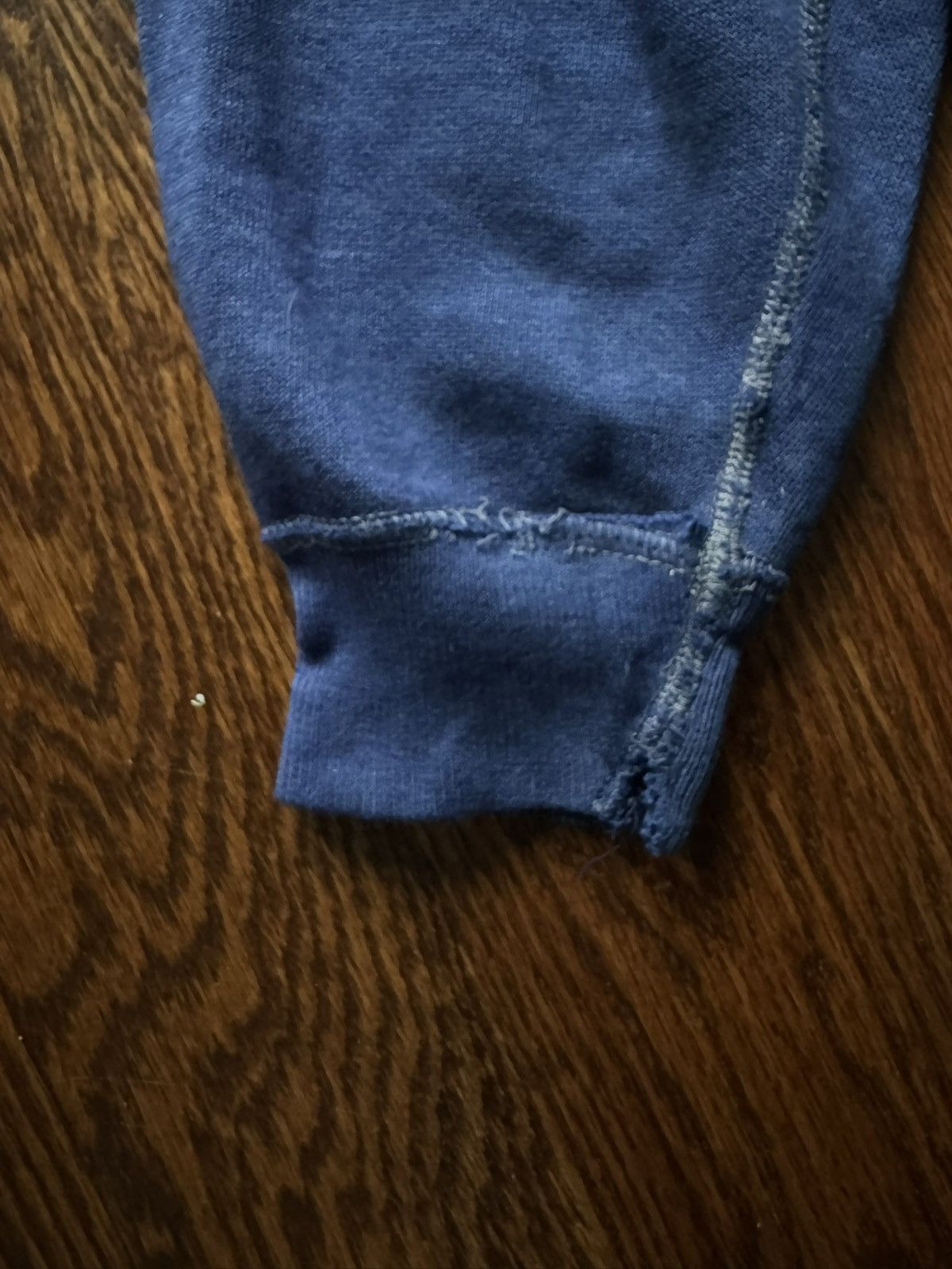 Vintage Vintage blue repaired raglan blue jumper Size US M / EU 48-50 / 2 - 4 Thumbnail