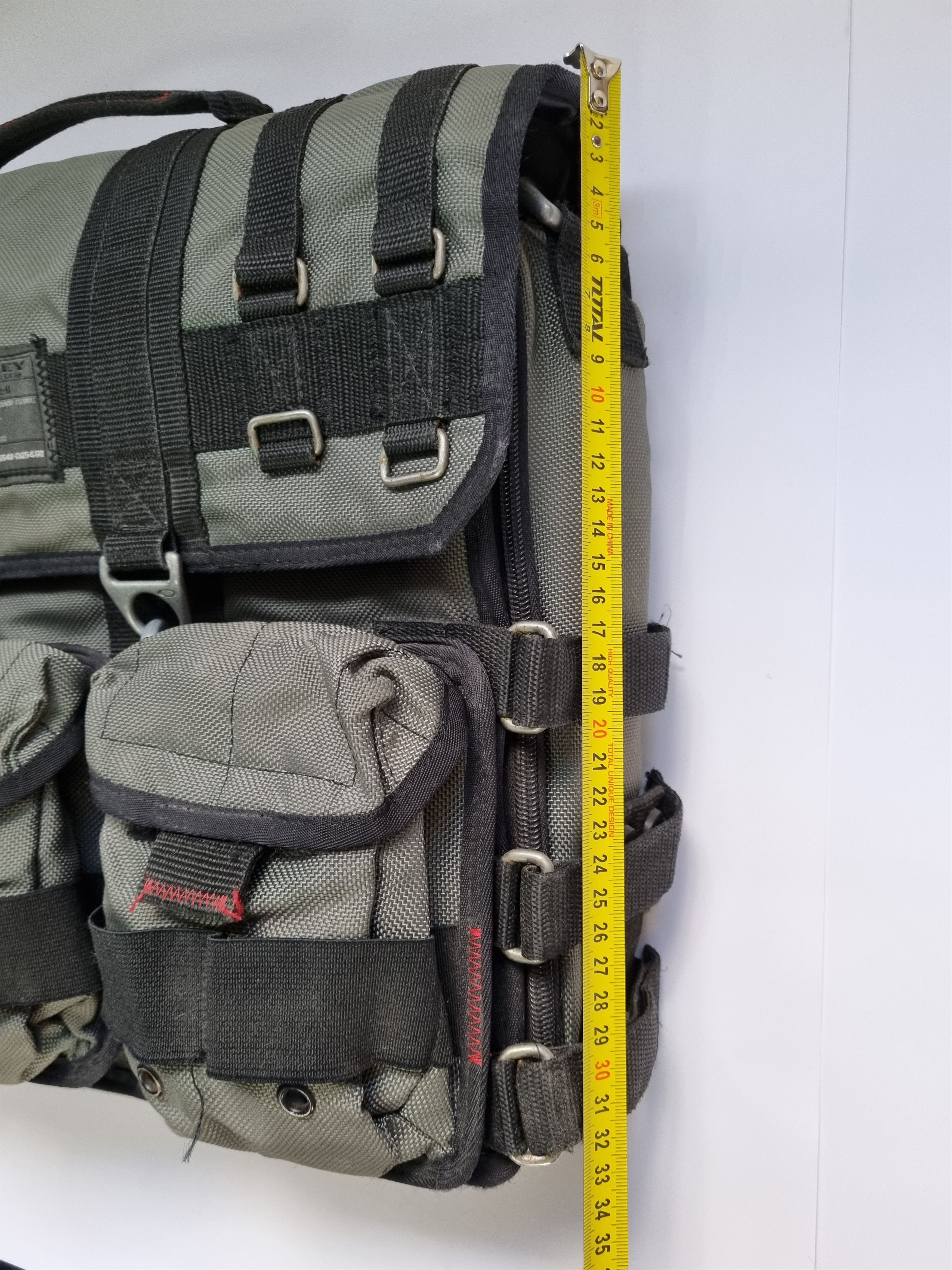 Oakley Iconic Oakley Tactical MultiPockets Messenger Laptop Bag Size ONE SIZE - 16 Thumbnail