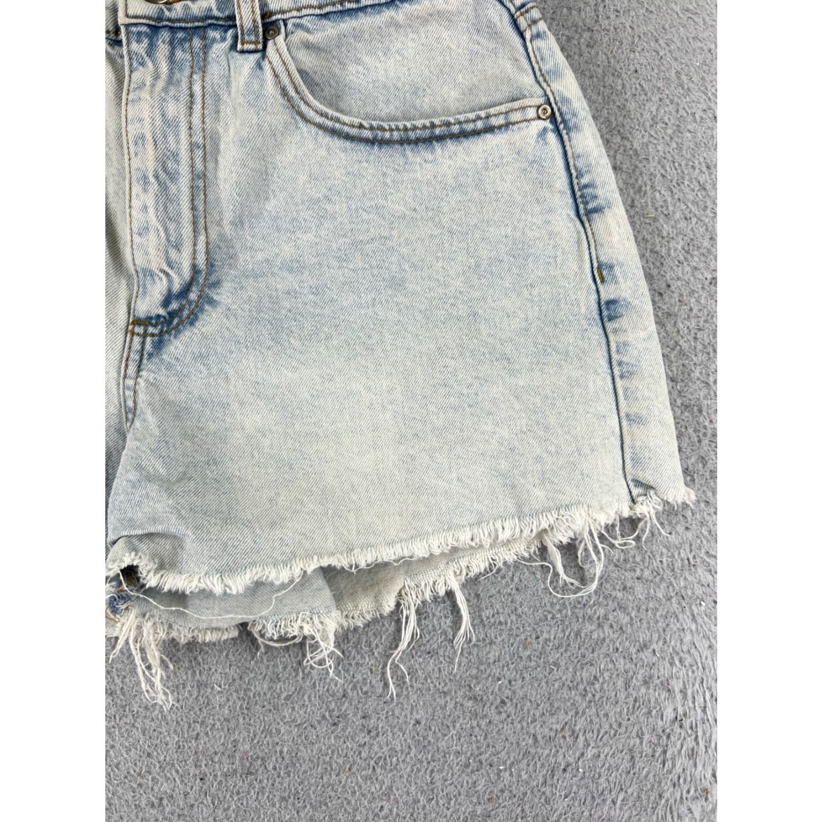 Cotton On Cotton On Shorts Womens 27 Blue Denim Cut-Off High Rise 5-Pocket Denim Shorts Light Wash 28x3 Size 27" / US 4 / IT 40 - 2 Thumbnail