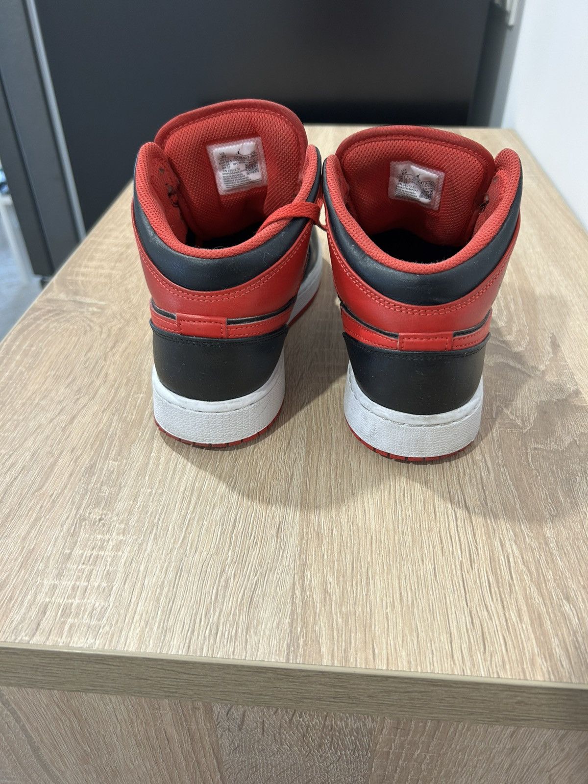 Jordan Brand × Nike Jordan Brand Air Jordan 1 Mid "Bred" Size US 5.5 / EU 38 - 8 Thumbnail