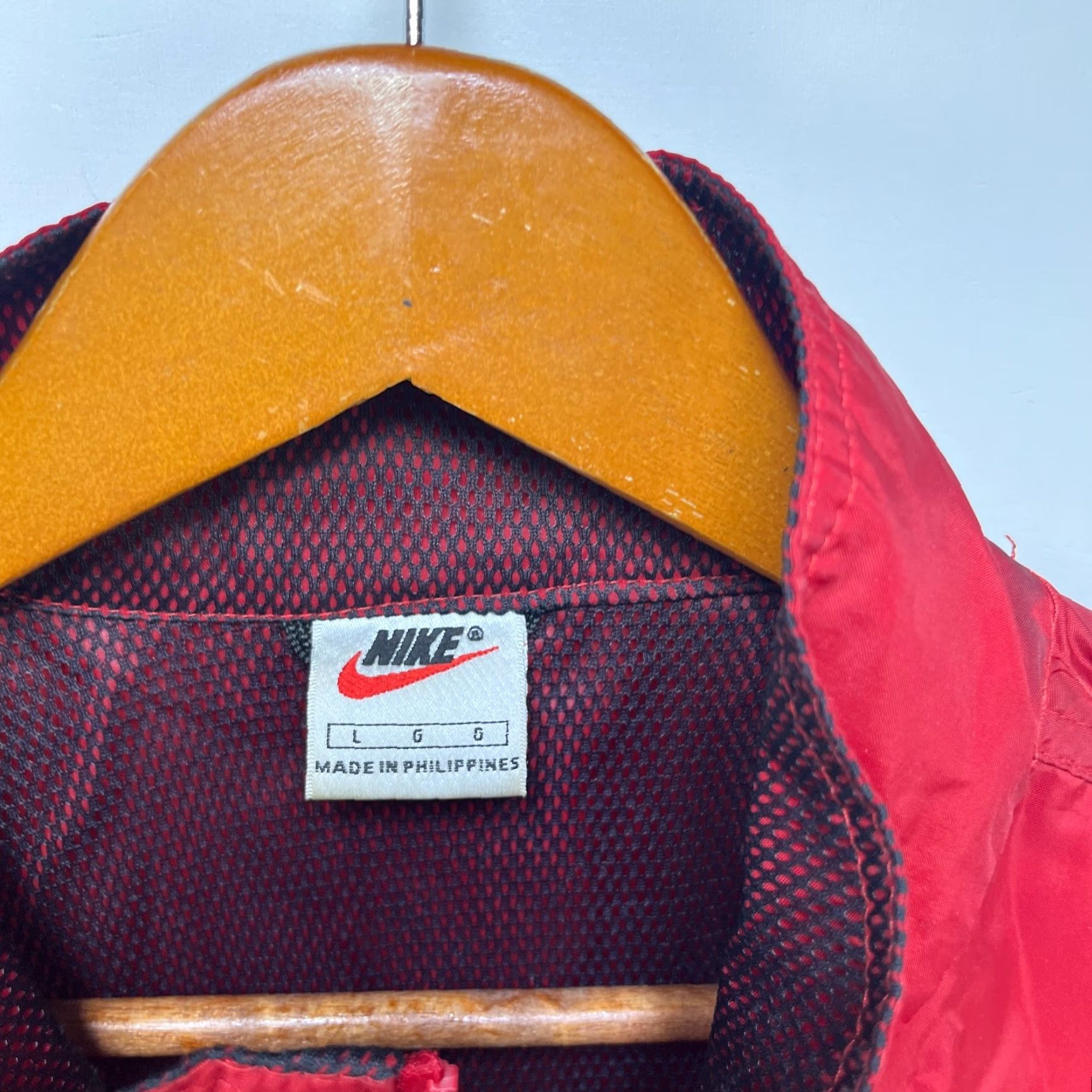 Nike Vintage Nike Swoosh Windbreaker Jacket L Red Men Size US L / EU 52-54 / 3 - 4 Thumbnail