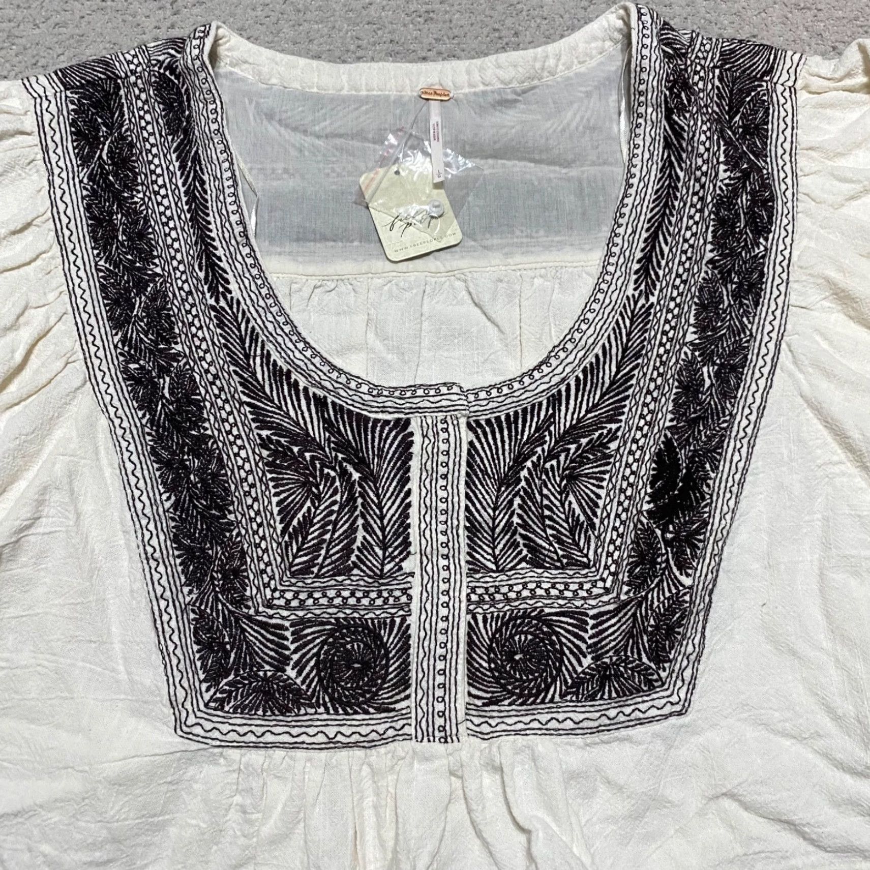 Free People NWT Free People Womens Top White Embroidered Crop Scoop Neck Boho 60s 100% Cotton Balloon Sleeve Cropped Casual Tops Womens L White Size L / US 10 / IT 46 - 6 Thumbnail