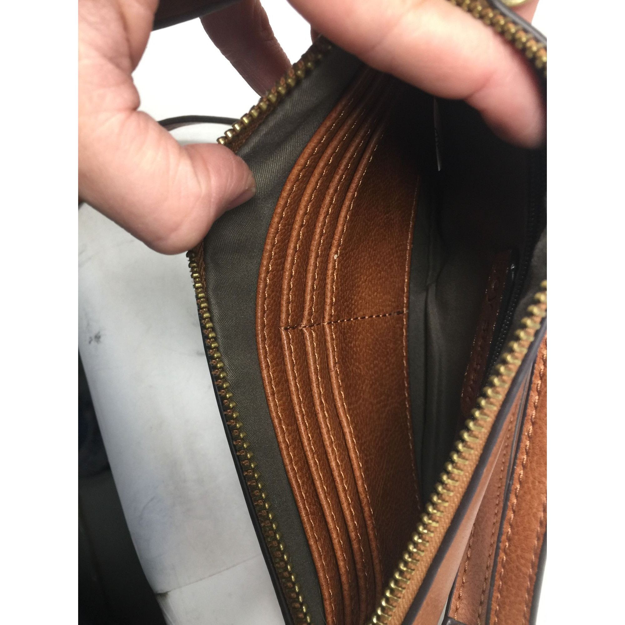 Other Joy Susan Zippered Brown Crossbody Purse with Pockets inside Size ONE SIZE - 8 Thumbnail
