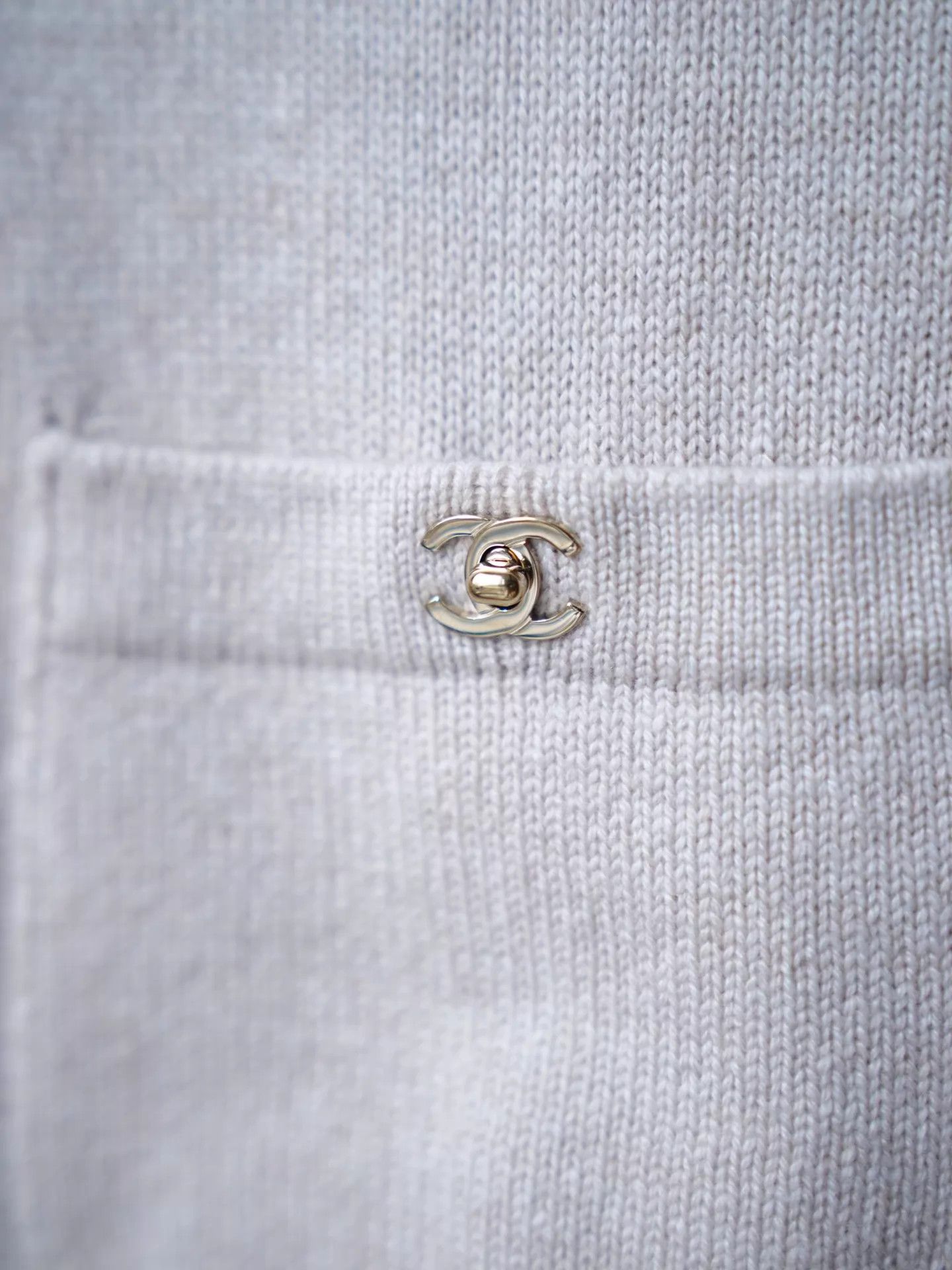 Chanel Chanel CC Buckle Oatmeal Cashmere Vest Dress Size XS / US 0-2 / IT 36-38 - 4 Thumbnail