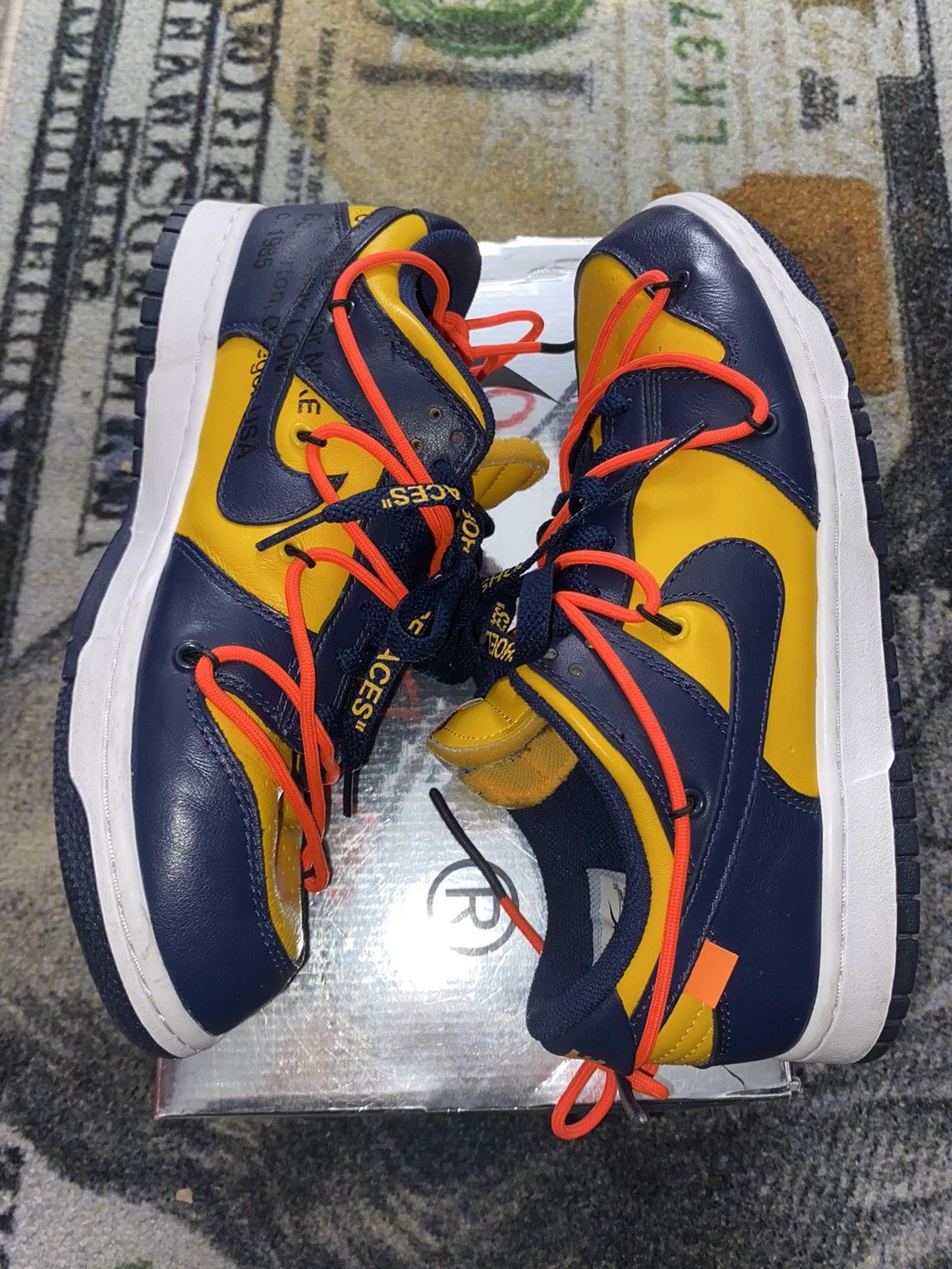 Nike × Off-White × Virgil Abloh Nike Dunk Low Off-White University Gold Size US 8.5 / EU 41-42 - 2 Thumbnail