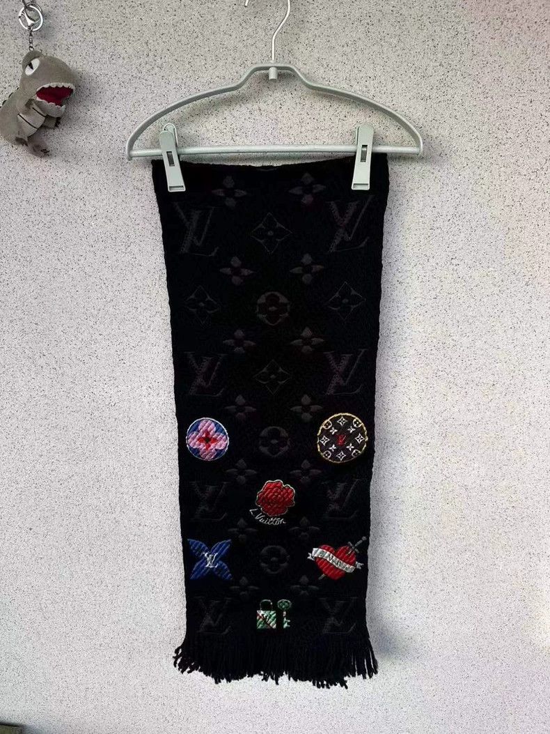Louis Vuitton Limited Edition Badge Scarf - dmc