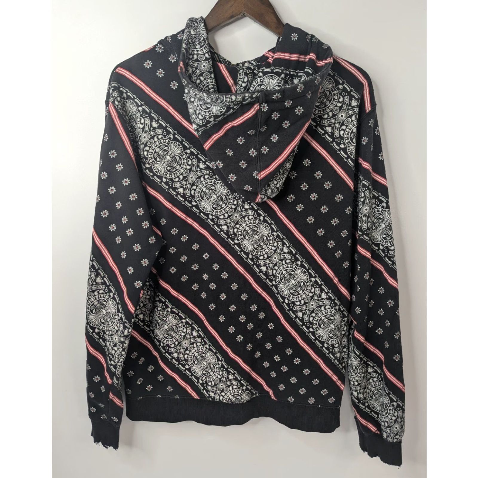 Vans VANS Hoodie Main Selling Point: Graphic Print Full Zip Black Paisley Skull Zip Hoodie L Vintage Mens Regular Size L Size US L / EU 52-54 / 3 - 4 Thumbnail