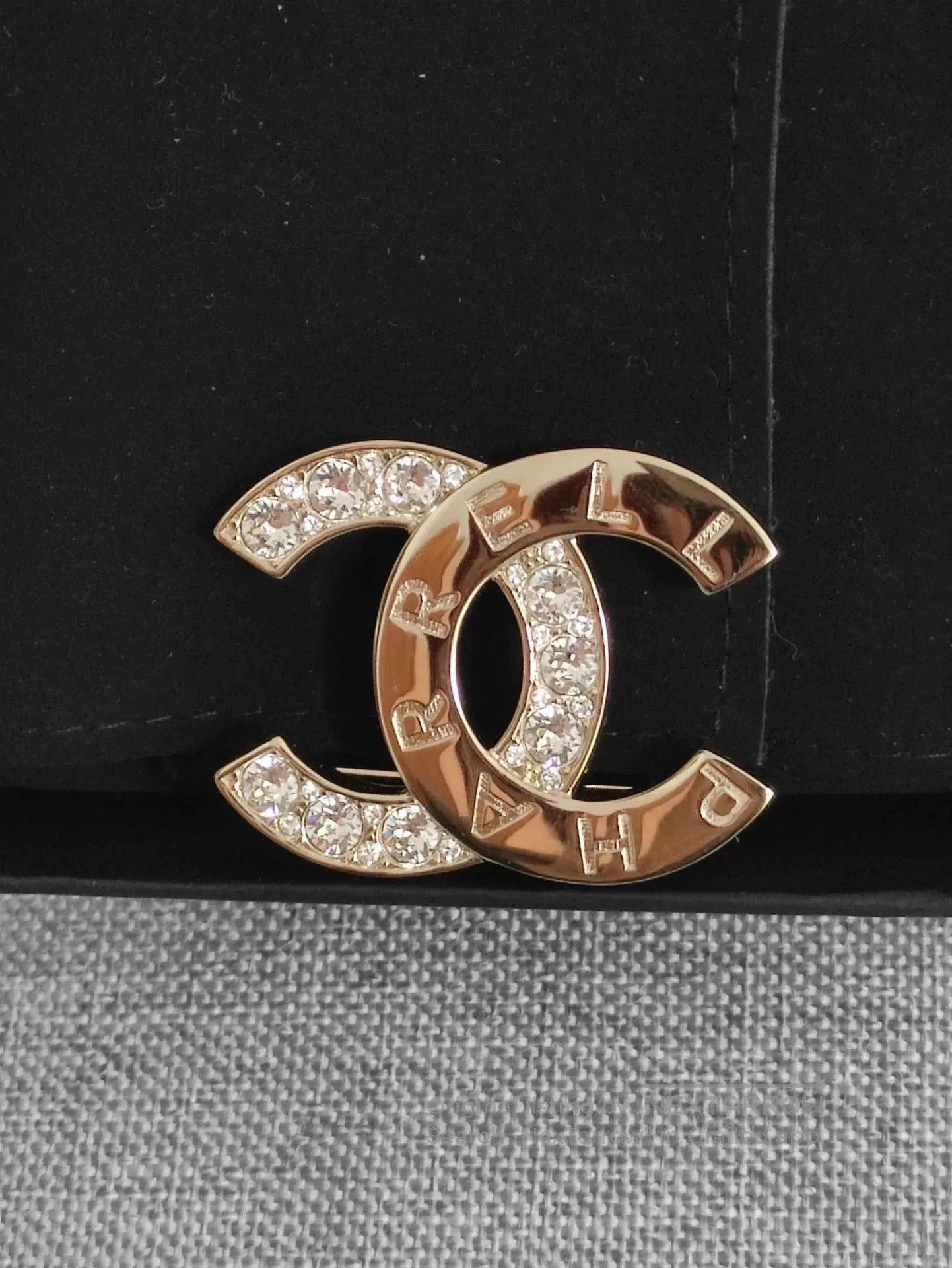 Chanel Chanel Pharrell Diamond Brooch. Size ONE SIZE - 1 Thumbnail