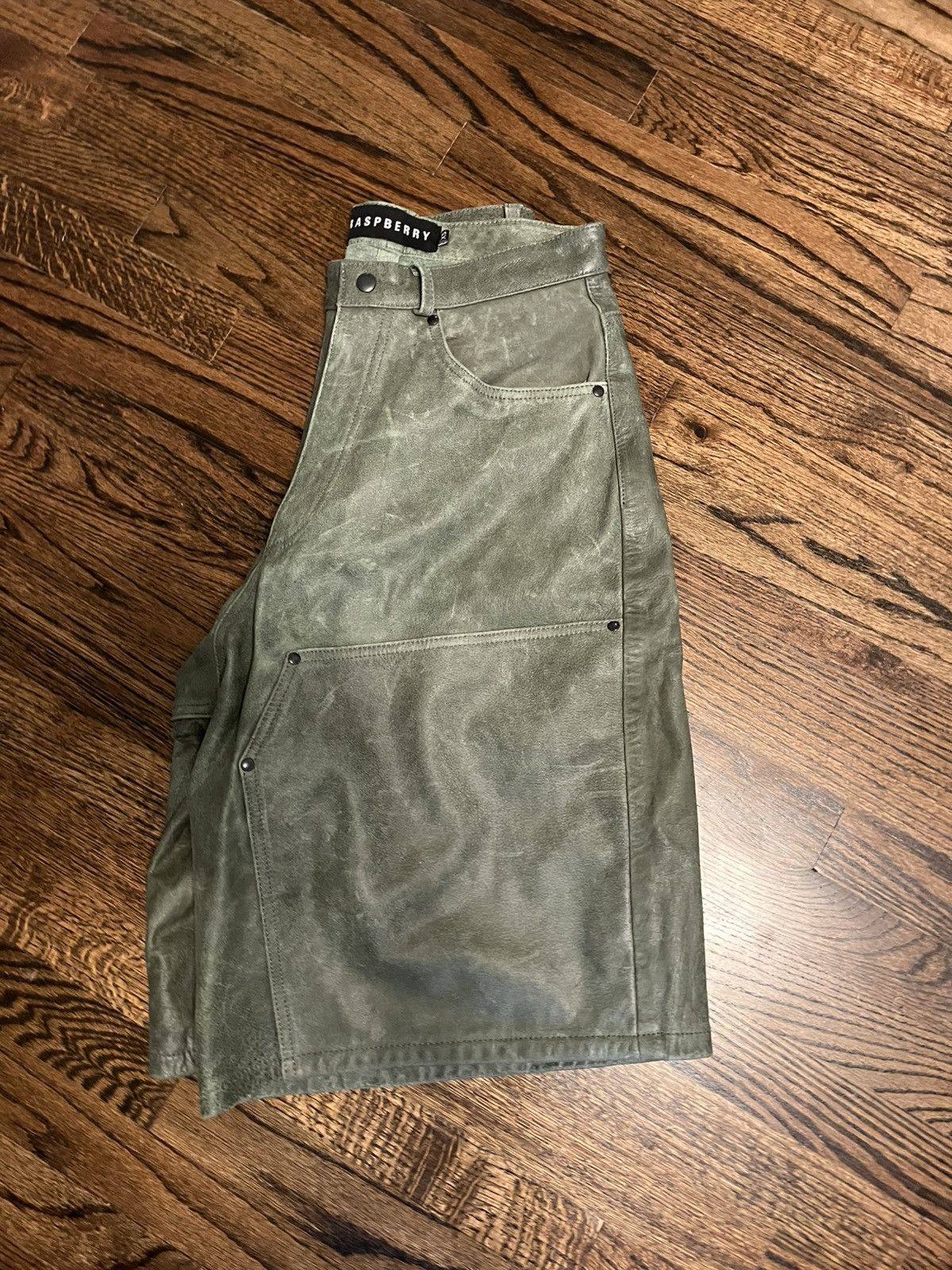 The GV Gallery Green Leather Shorts Size US 32 / EU 48 - 5 Thumbnail