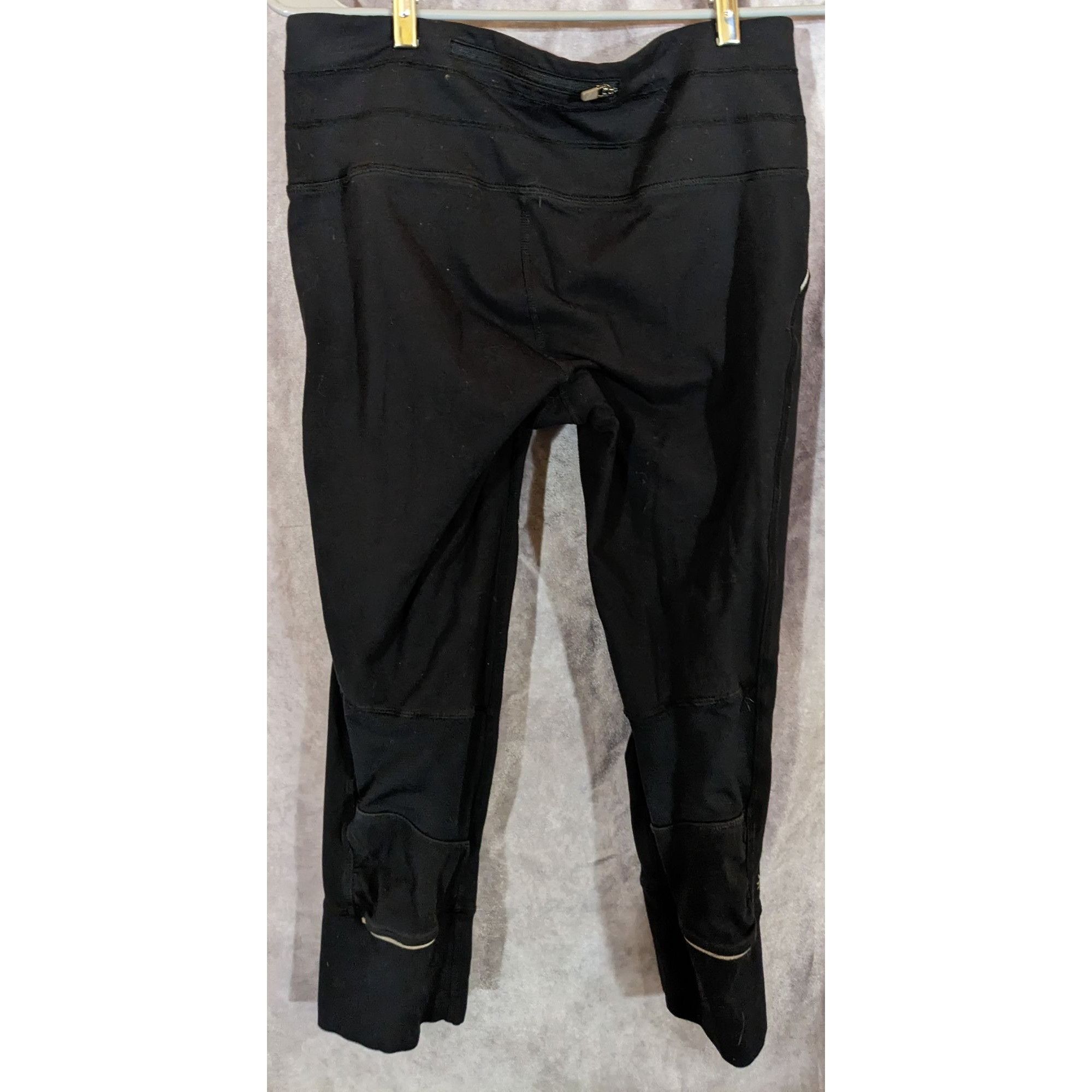 Athleta Athleta Black Crop Leggings W/ Mesh Calf & Reflective Detail Size 27" / US 4 / IT 40 - 4 Thumbnail