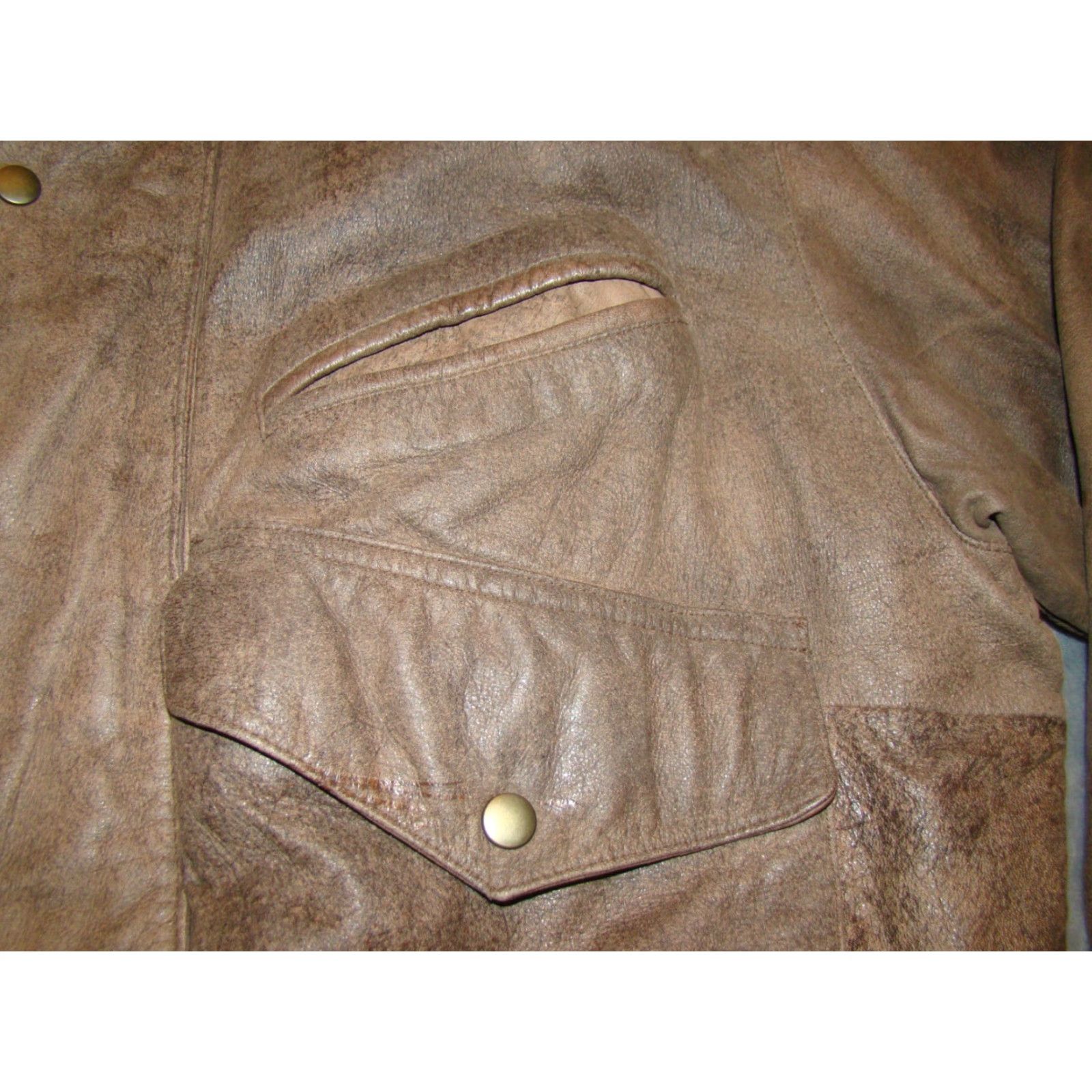 Vintage VINTAGE Adventure Bound Mens L Leather Bomber Jacket Short Brown Zip Snap Liner Removable Lining Epaulets Adjustable Cuffs 25" Armpit 22.5" Casual Size US L / EU 52-54 / 3 - 3 Thumbnail