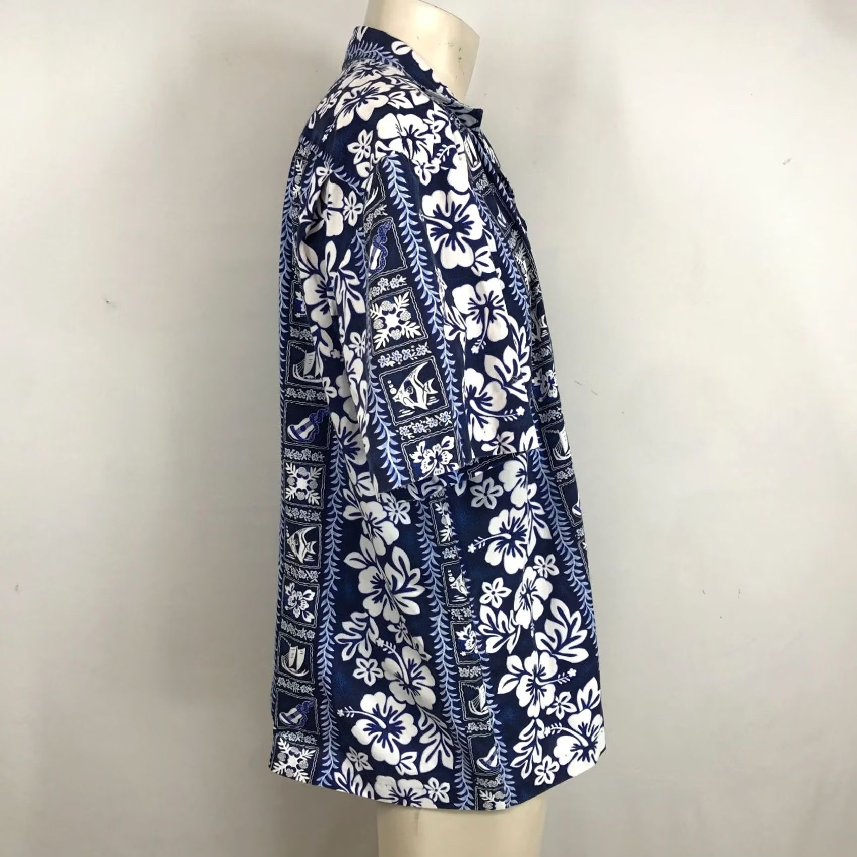 Vintage ROYAL CREATIONS XLARGE BLUE SHORT SLEEVE BUTTON COLLARED HAWAIIAN PRINT Size US 36 / EU 52 - 4 Thumbnail