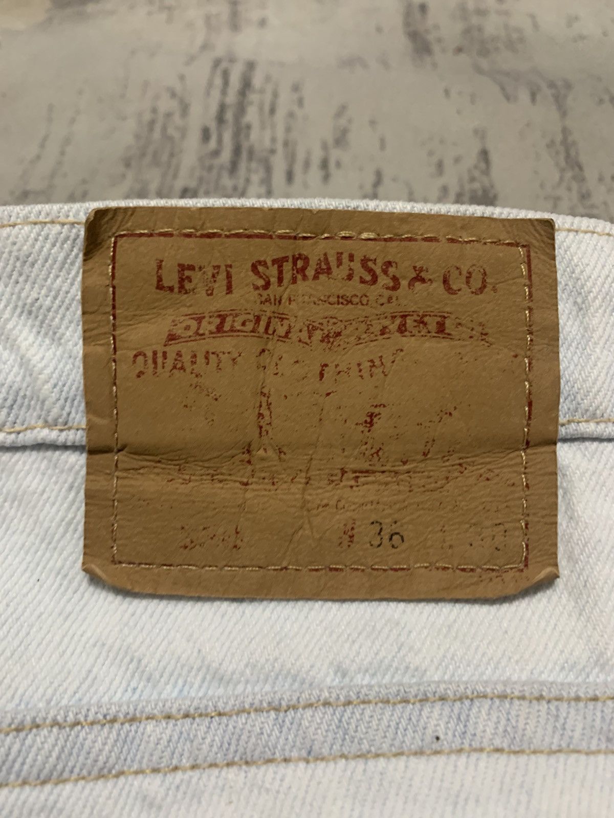 Levi's VTG 90s Levi's 550 Relaxed Fit Tapered Leg Jeans Made In USA Size US 35 - 12 Thumbnail