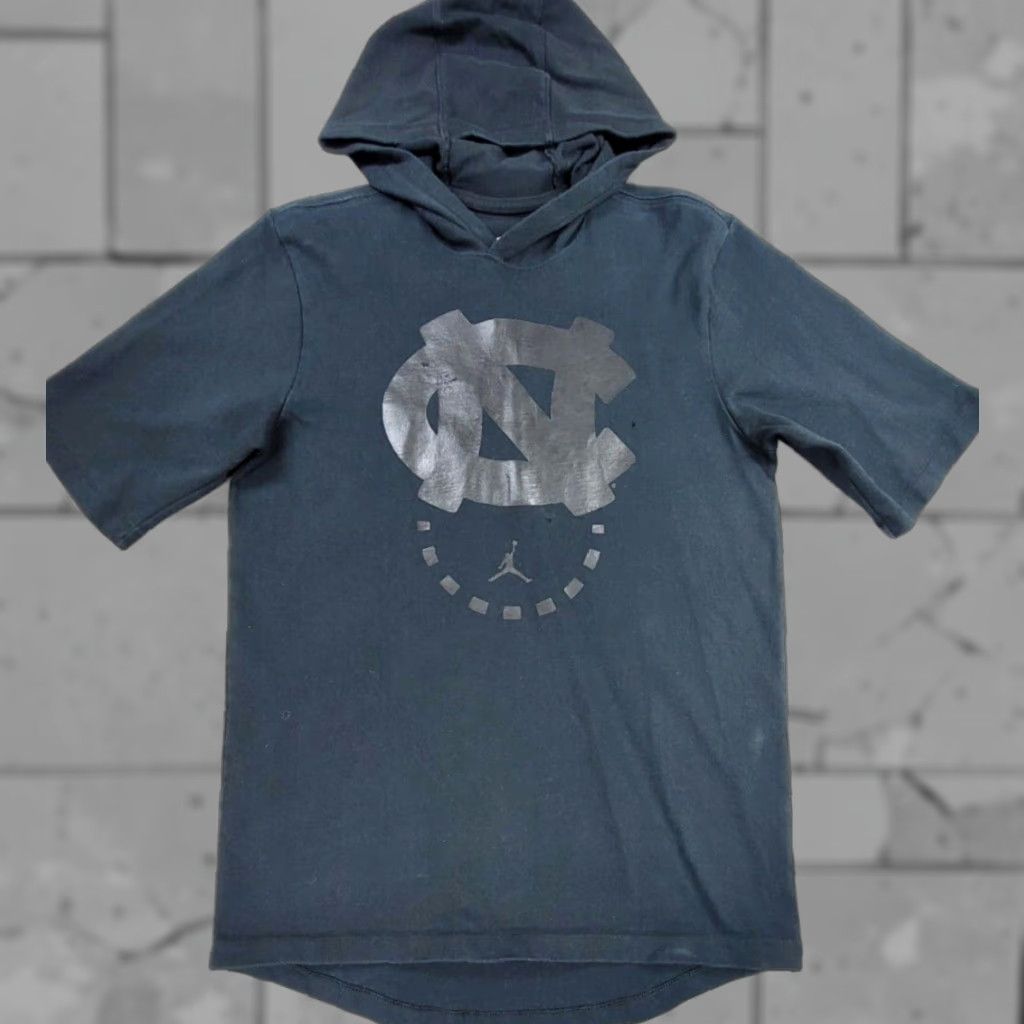 Nike VINTAGE Nike Jordan Black Short Sleeve Hooded Sweatshirt Shooting Nike Tee UNC Sz M Size US M / EU 48-50 / 2 - 1 Thumbnail