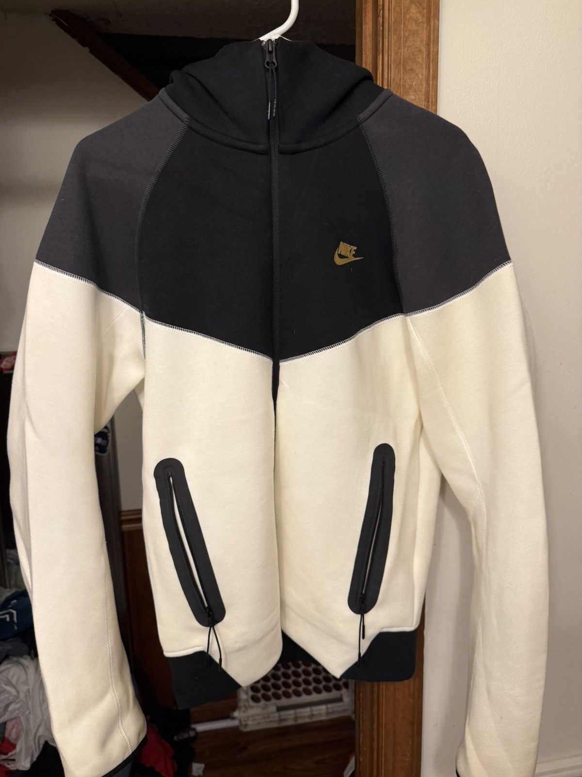 Nike Nike tech hoodie sz small Size US S / EU 44-46 / 1 - 1 Thumbnail
