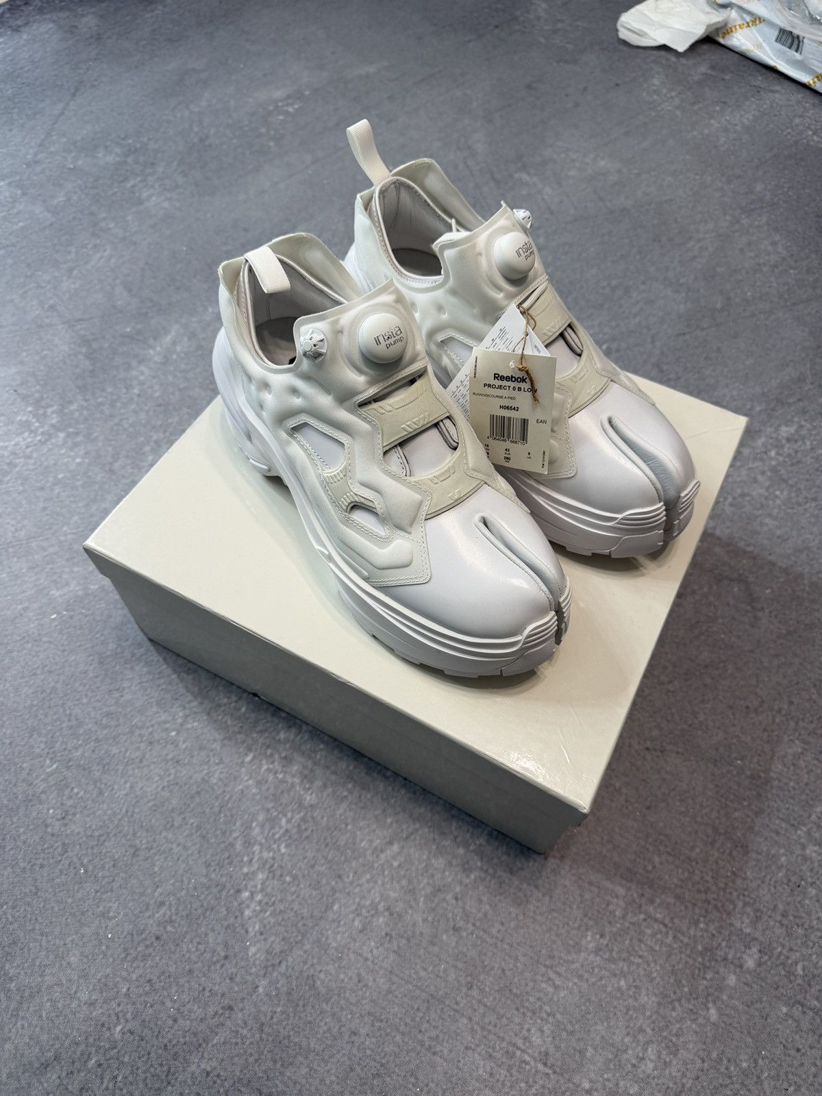 Maison Margiela × Reebok Maison Margiela Tabi x Reebok Instapump Project 0 B White Size US 10 / EU 43 - 1 Thumbnail