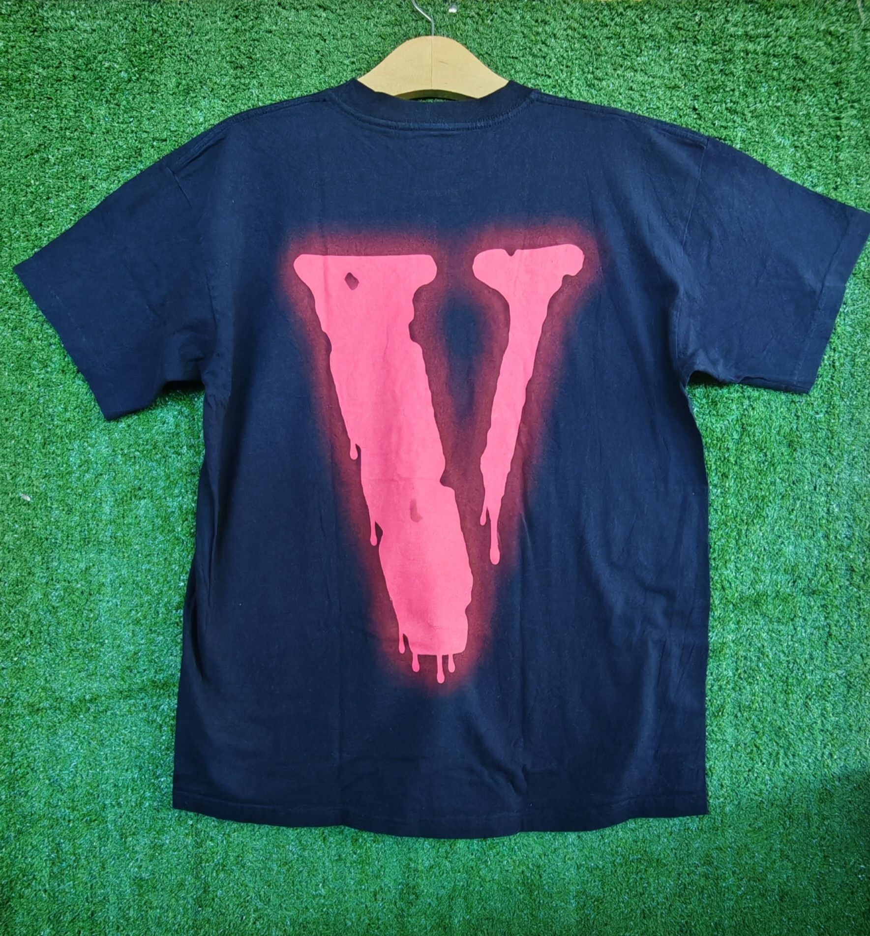 NAV × Vlone Nav x vlone "Bad Habits" tee Size US XL / EU 56 / 4 - 3 Thumbnail