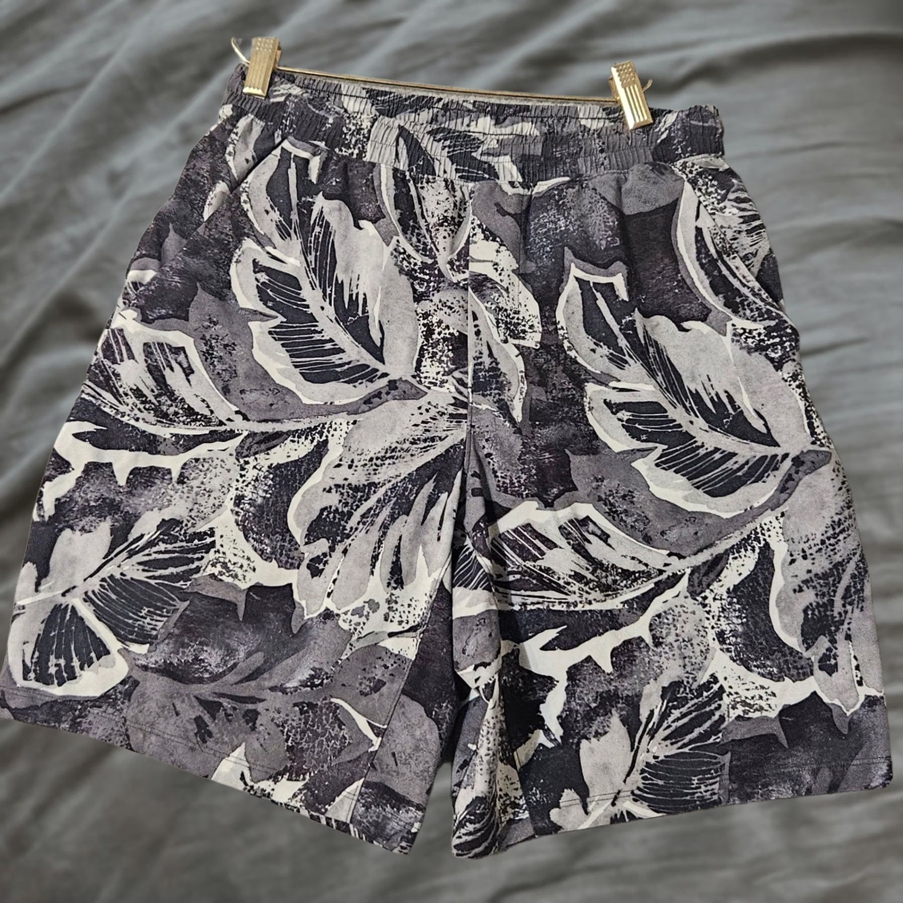 Vintage Lululemon Pace Breaker Shorts 9" Lined Men Medium Tropical Shadow Sea Salt Multi Size US 31 - 1 Thumbnail