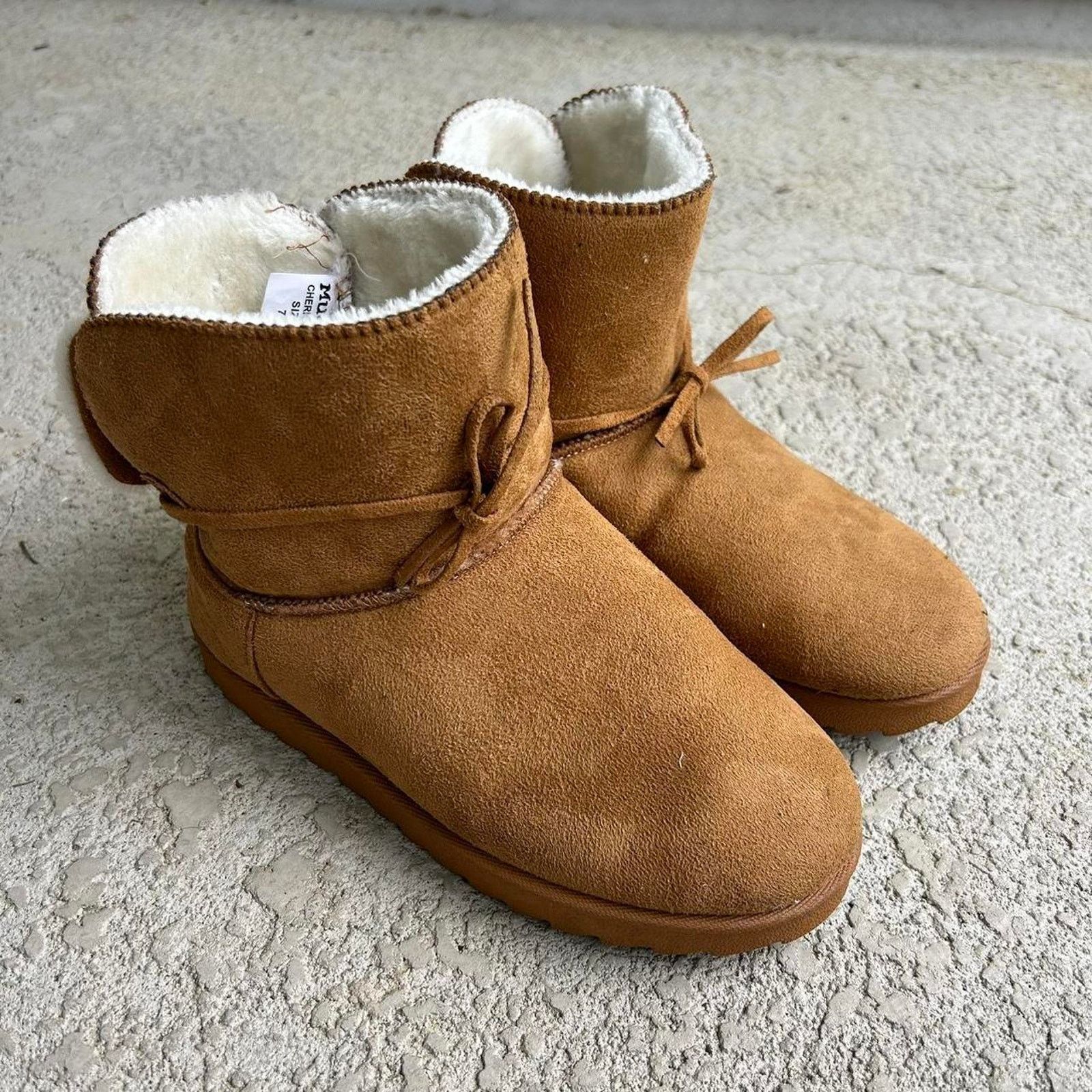 Vintage Y2K Ugg Style Mudd Cherry-99L Faux Fur Bow Boots Sz 7. Size US 7 / IT 37 - 1 Thumbnail