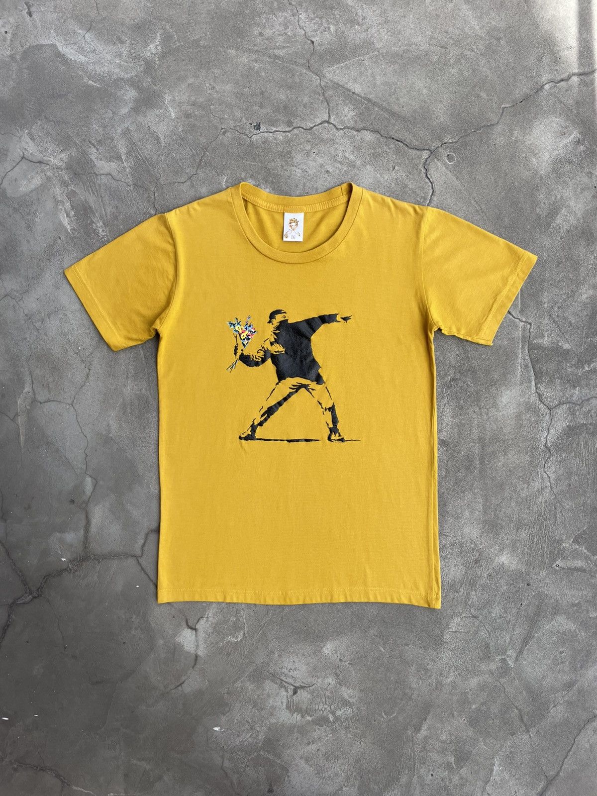 Other Banksy, Flower Thrower (2003) Slim Mustard T-Shirt Size US S / EU 44-46 / 1 - 1 Thumbnail