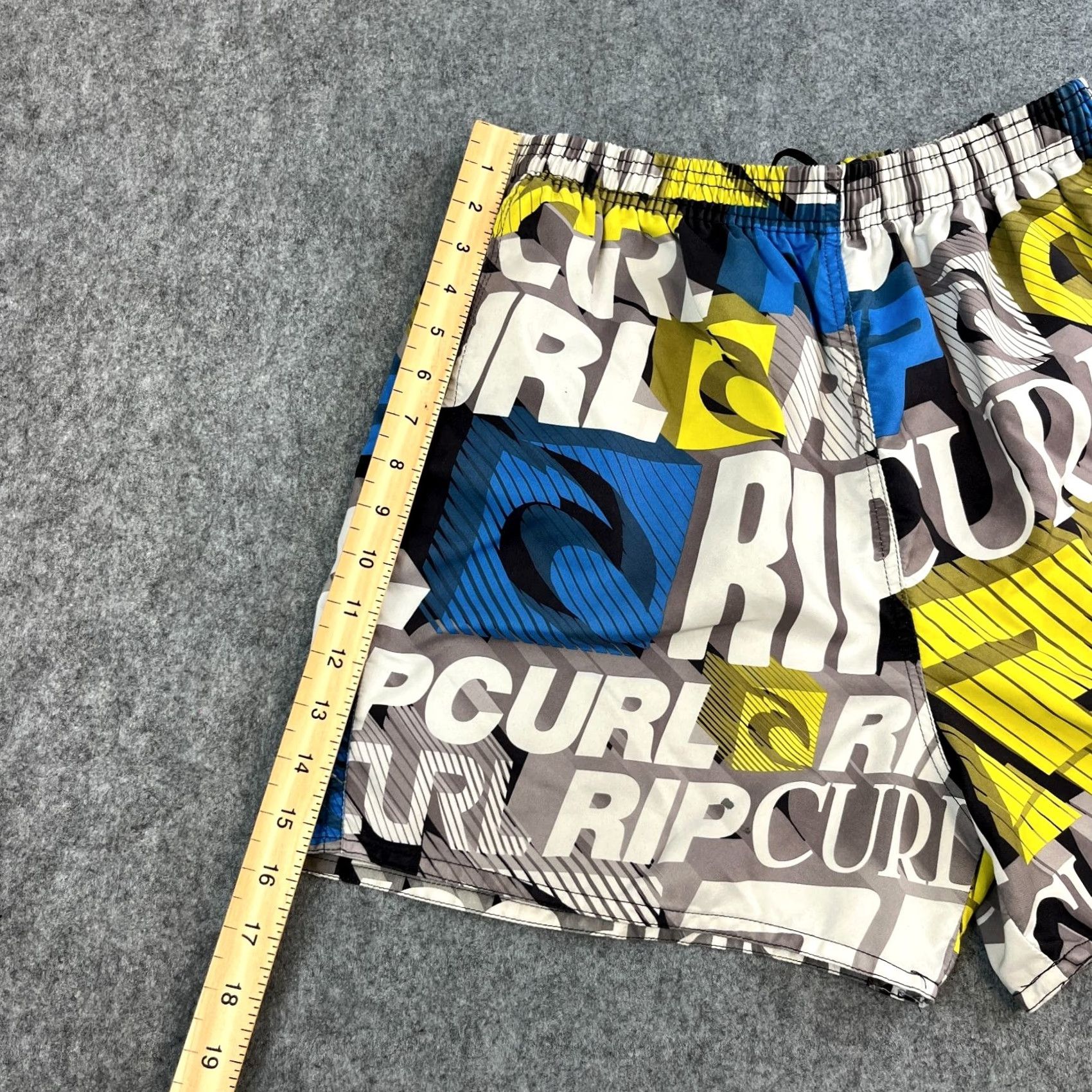 Rip Curl VINTAGE Rip Curl Mens Shorts Swimming Trunks Medium Swimwear Logo Spellout Y2K Multicoloured Pockets Mens Size US 31 - 3 Thumbnail